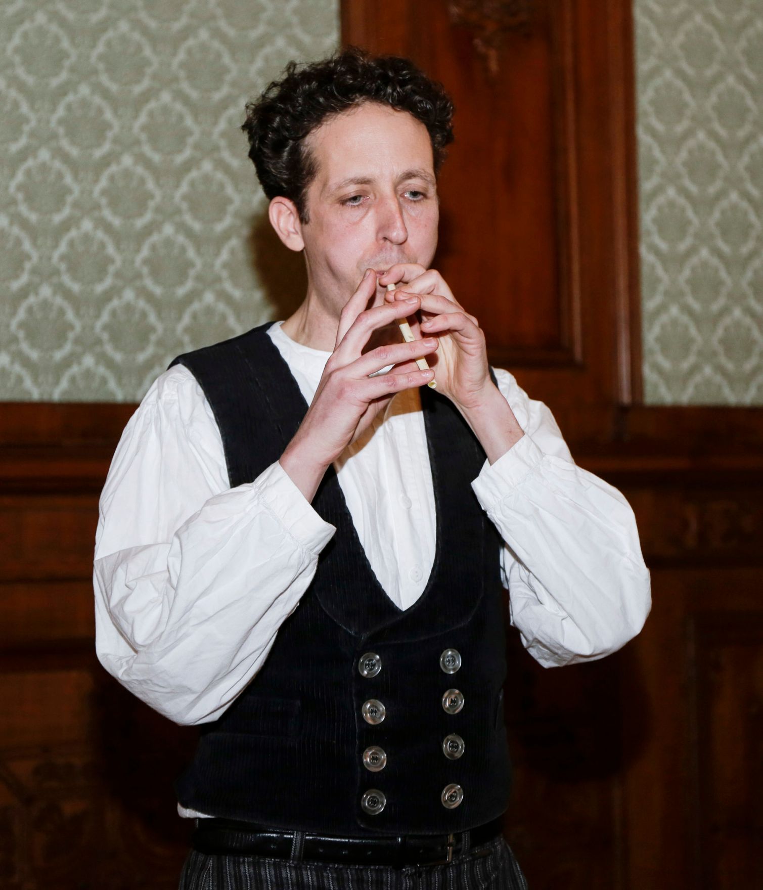 Am 8. M&auml;rz 2016 &uuml;berreichte Ministerialrat Reinhold Hohengartner die Urkunden, mit denen Hans-Gerd Ramacher und Kurt Franz Schmid der Berufstitel Professor verliehen wurde.