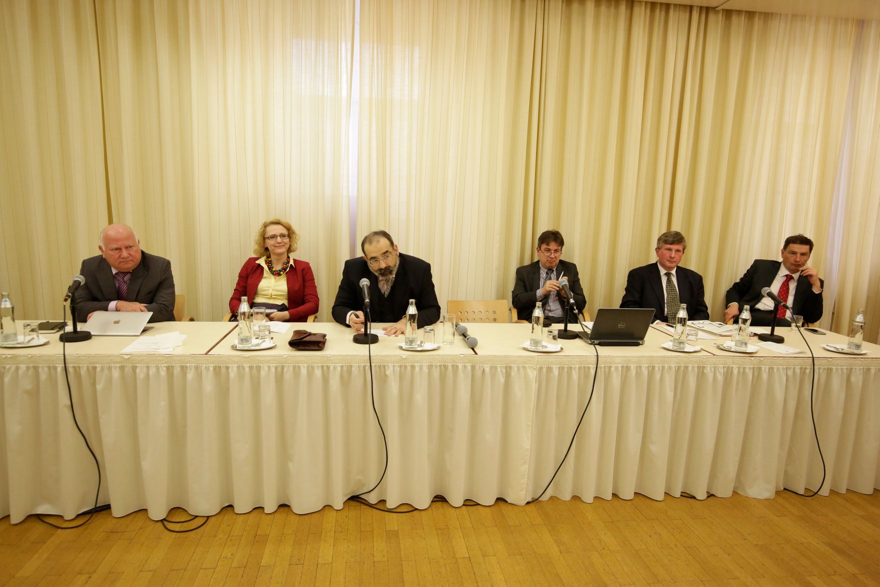 Am 25. und 26. April 2016 fand in der Diplomatischen Akademie die Conference on European Democracy 2016 statt. Am Podium (Panel III) (v.l.n.r.) Prof. Hein, Dr. Kulesza, Priv.-Doz. Balthasar, Prof. Nemeslaki, Prof. Vogel, Prof. Prosser.