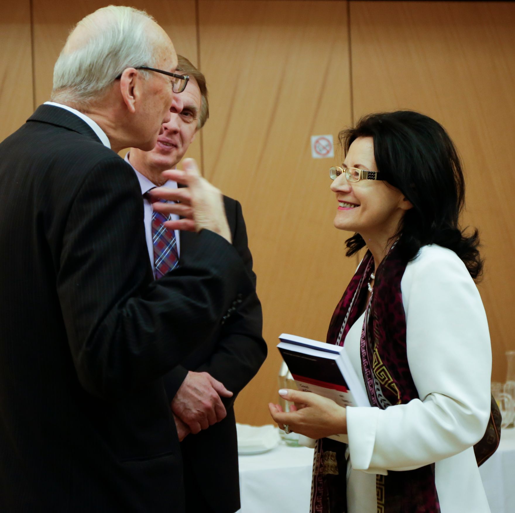 Am 25. und 26. April 2016 fand in der Diplomatischen Akademie die Conference on European Democracy 2016 statt. Im Gespr&auml;ch (v.l.n.r.) BS T&uuml;rk, BS Ogrysko, Prof. Trstenjak.