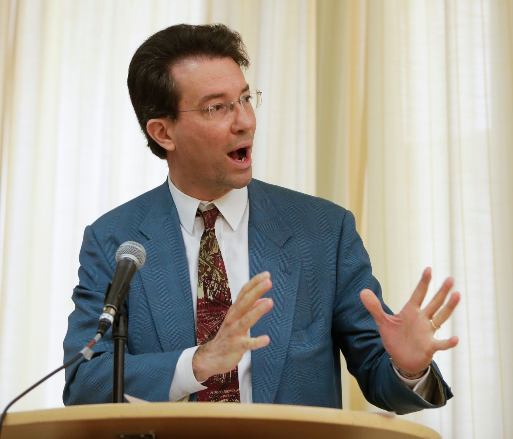 Am 25. und 26. April 2016 fand in der Diplomatischen Akademie die Conference on European Democracy 2016 statt. Am Pult Prof. Ongaro bei der Er&ouml;ffnung.