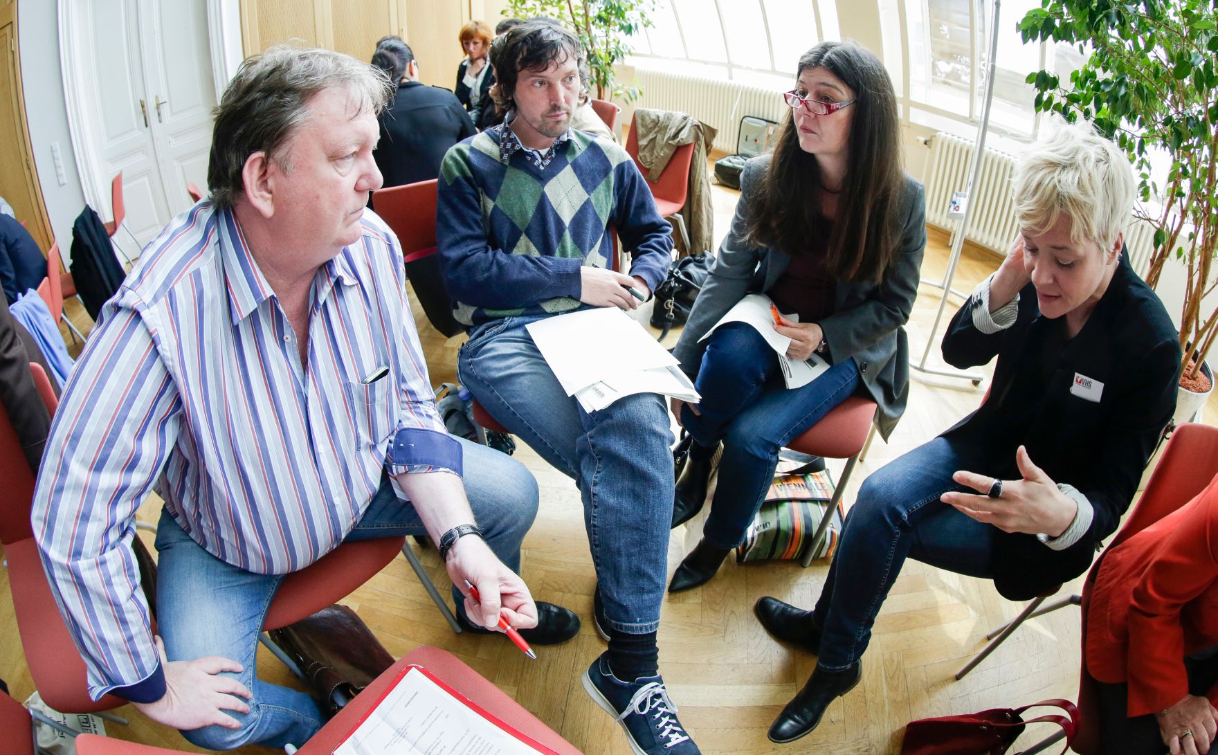 Am 28. April 2016 fand die 16. Roma Dialogplattform des Bundeskanzleramts zum ESF-Projekt &bdquo;Curriculum f&uuml;r Schl&uuml;sselkr&auml;fte im Bereich Roma Empowerment&ldquo; statt.