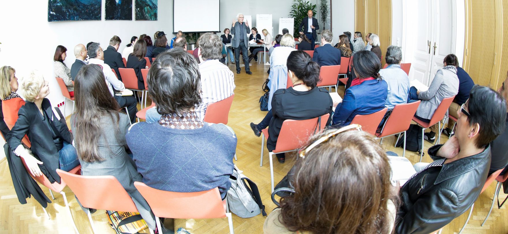 Am 28. April 2016 fand die 16. Roma Dialogplattform des Bundeskanzleramts zum ESF-Projekt &bdquo;Curriculum f&uuml;r Schl&uuml;sselkr&auml;fte im Bereich Roma Empowerment&ldquo; statt.