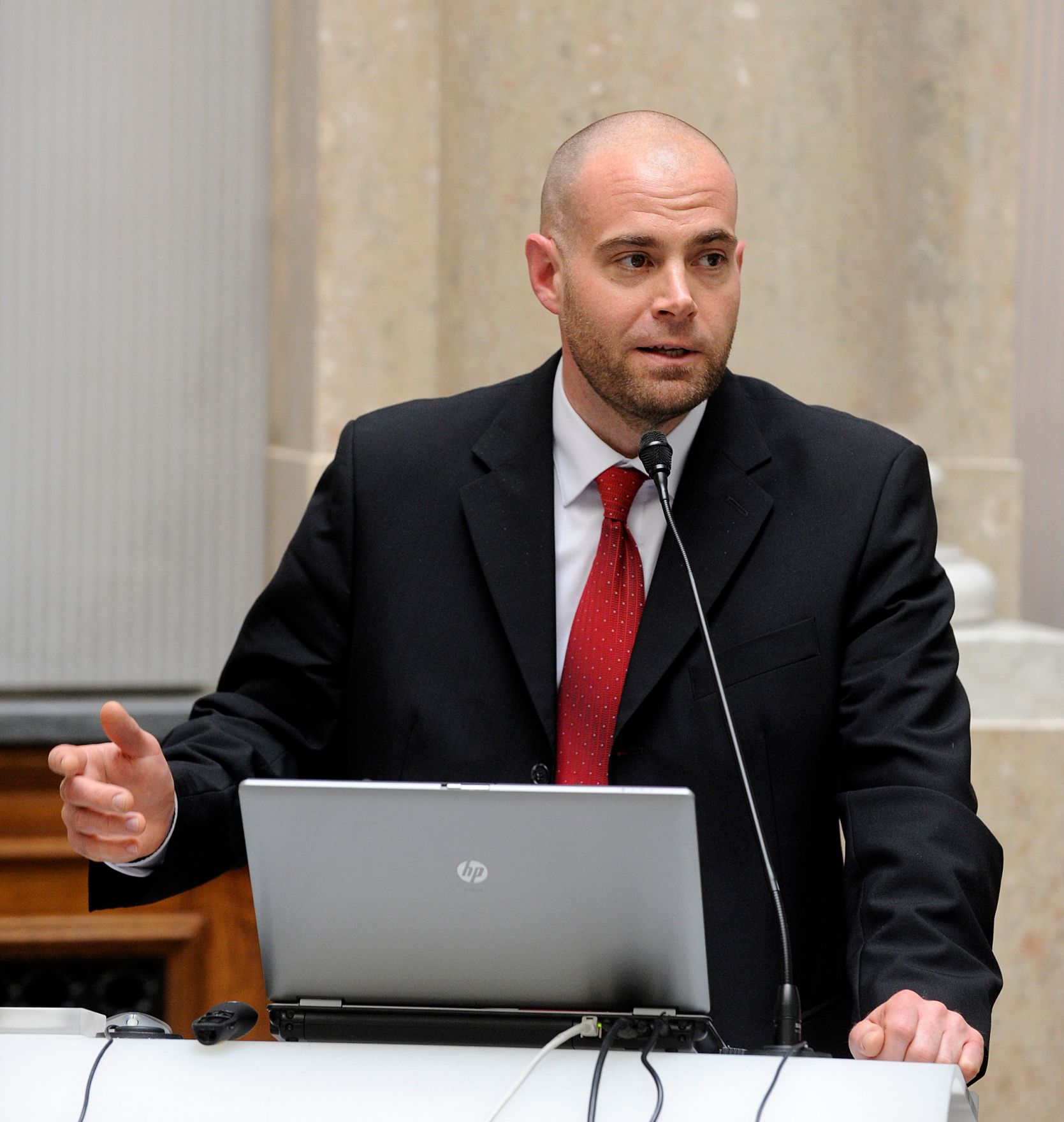 Am 2. Mai 2016 fand eine &ouml;ffentliche Sitzung der Bioethikkommission zum Thema &quot;Von Mensch und Maschine: Roboter in der Pflege&quot; statt. Im Bild Markus Wohlmannstetter von der Krankenanstalt Rudolfstiftung bei seinem Vortrag.