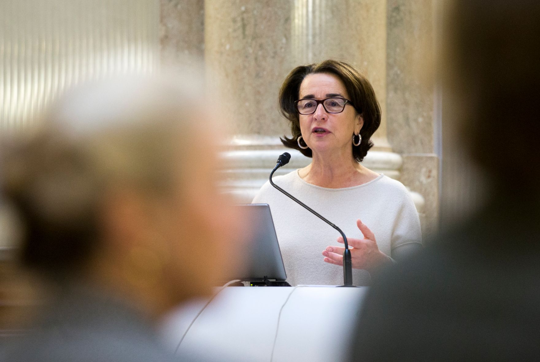 Am 18. November 2016 fand eine &ouml;ffentliche Sitzung der deutschsprachigen nationalen Bioethikkommissionen zum Thema &quot;CRISPR-CAS 9 - was bringt die Zukunft?&quot; statt. Im Bild Christiane Druml, Vorsitzende der Bioethikkommission beim Bundeskanzleramt bei der Begr&uuml;&szlig;ung.