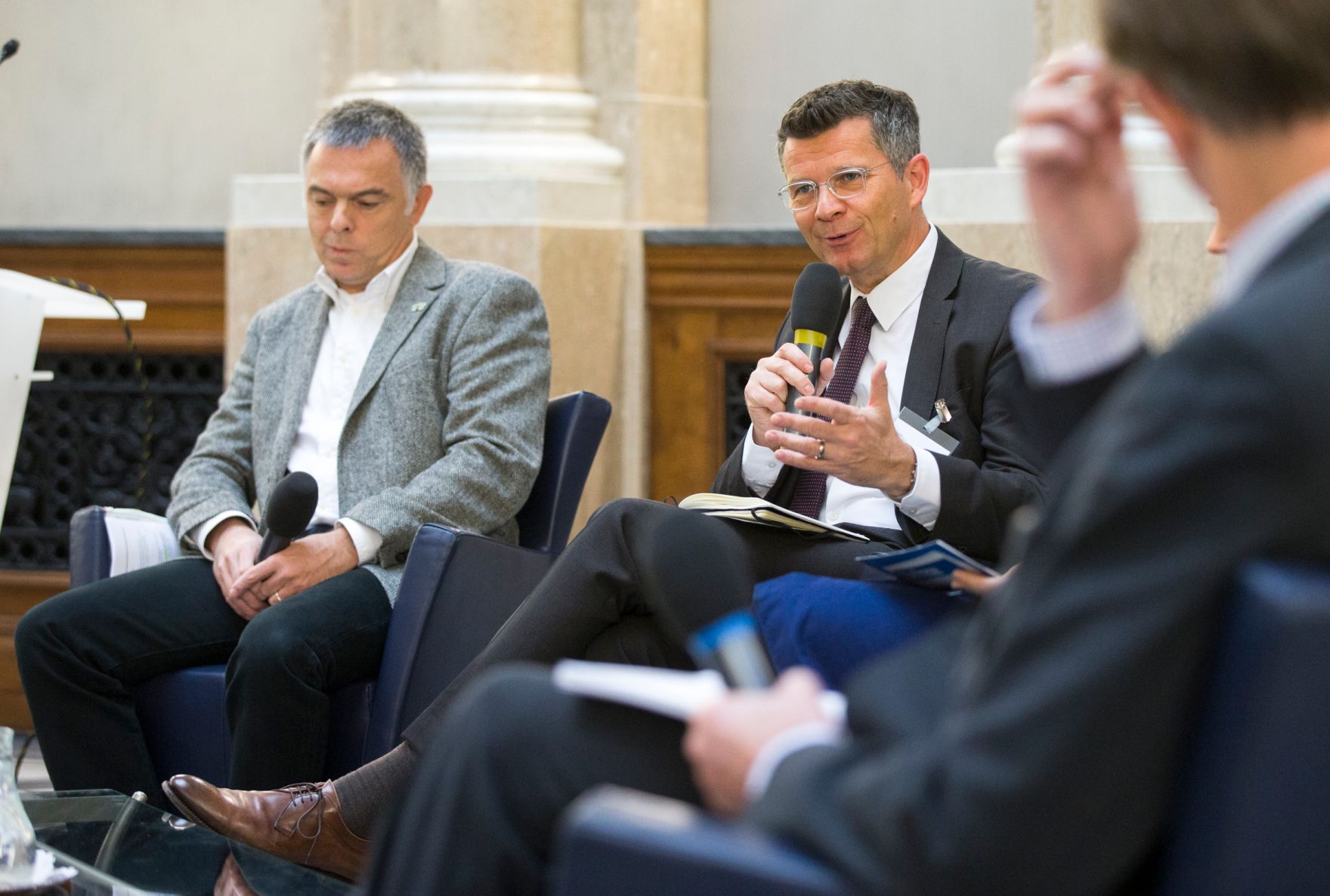 Am 18. November 2016 fand eine &ouml;ffentliche Sitzung der deutschsprachigen nationalen Bioethikkommissionen zum Thema &quot;CRISPR-CAS 9 - was bringt die Zukunft?&quot; statt. Im Bild Rainer Riedl (l.), Gr&uuml;nder und Obmann von DEBRA Austria und Peter Dabrock (r.), Vorsitzender des Deutschen Ethikrates.