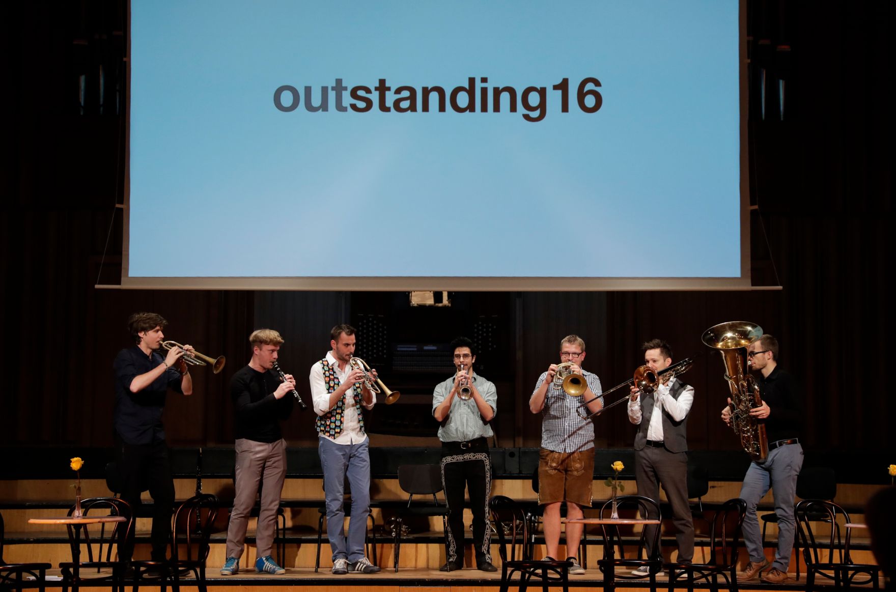 Am 1. Dezember 2016 fand die &Uuml;berreichung der outstanding artist awards 2016 im Radio Kulturhaus statt.