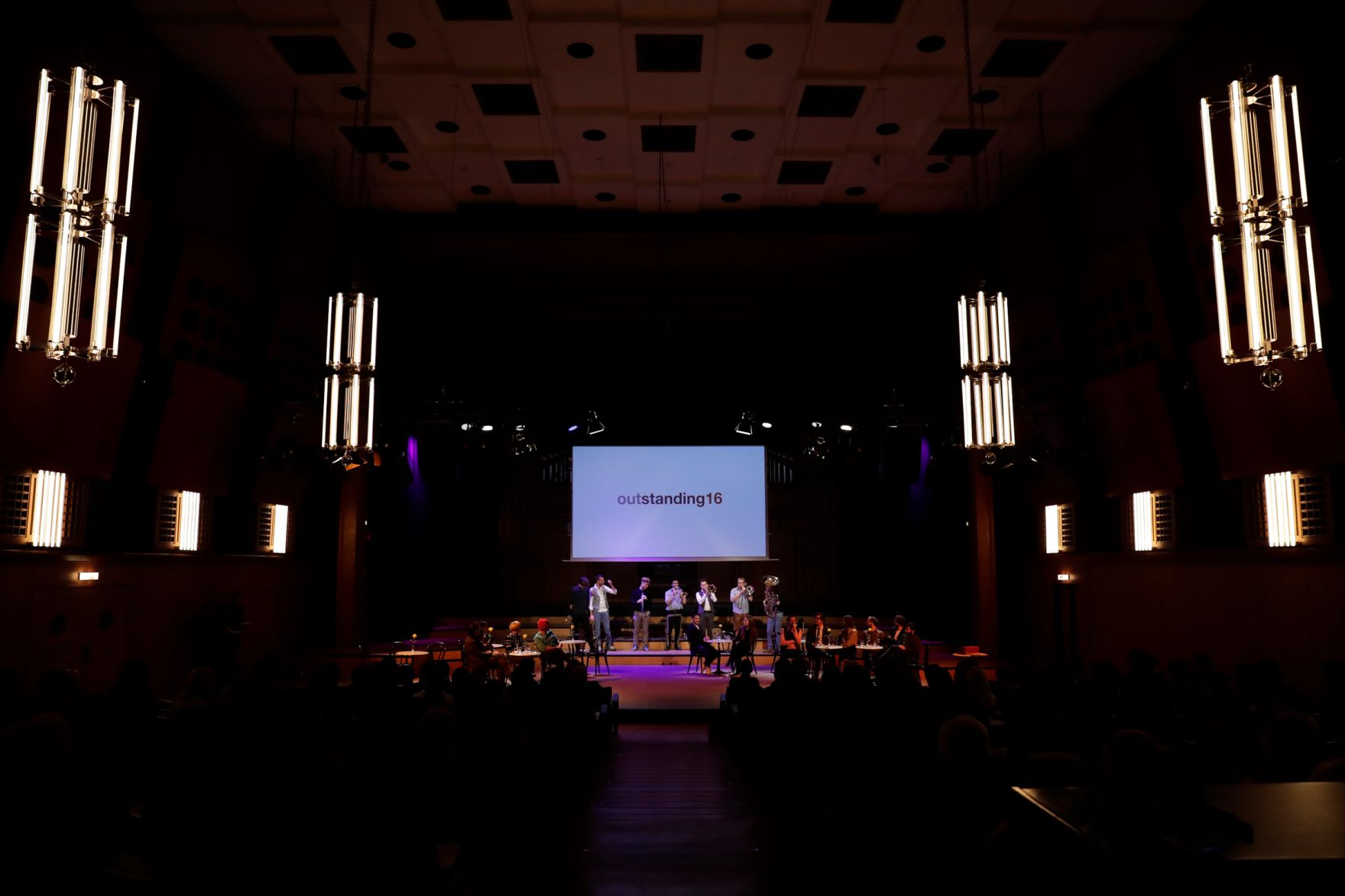 Am 1. Dezember 2016 fand die &Uuml;berreichung der outstanding artist awards 2016 im Radio Kulturhaus statt.