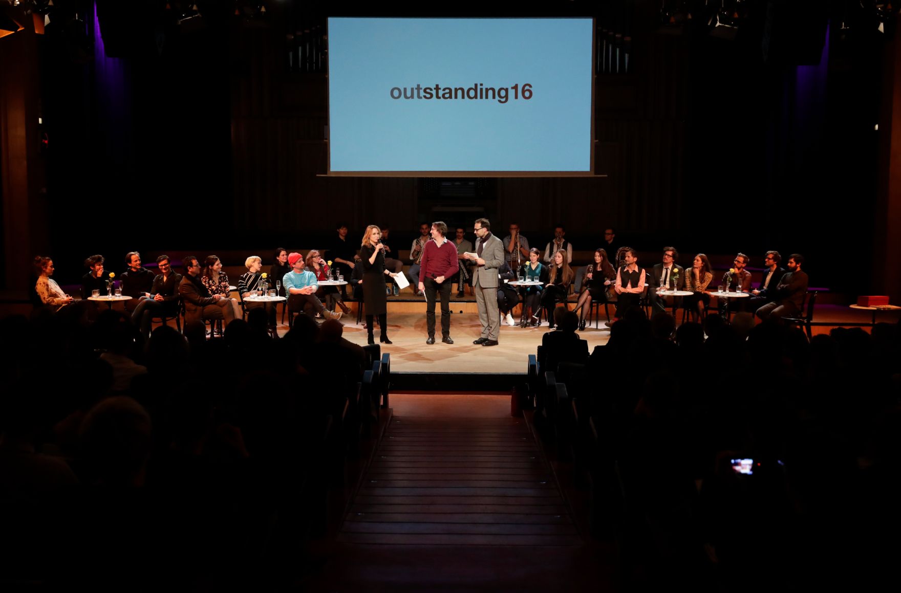 Am 1. Dezember 2016 fand die &Uuml;berreichung der outstanding artist awards 2016 im Radio Kulturhaus statt.