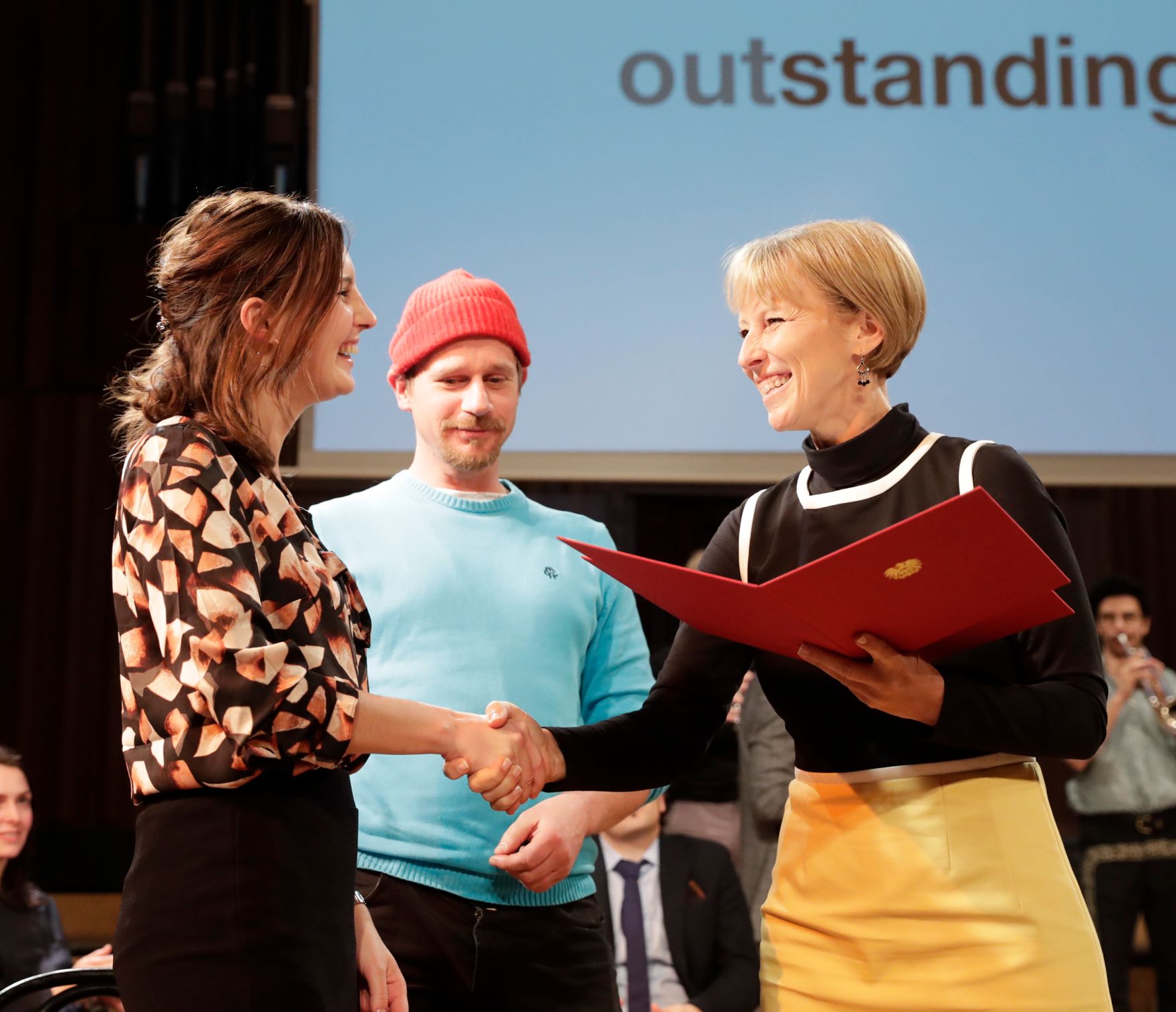 Am 1. Dezember 2016 fand die &Uuml;berreichung der outstanding artist awards 2016 im Radio Kulturhaus statt.
