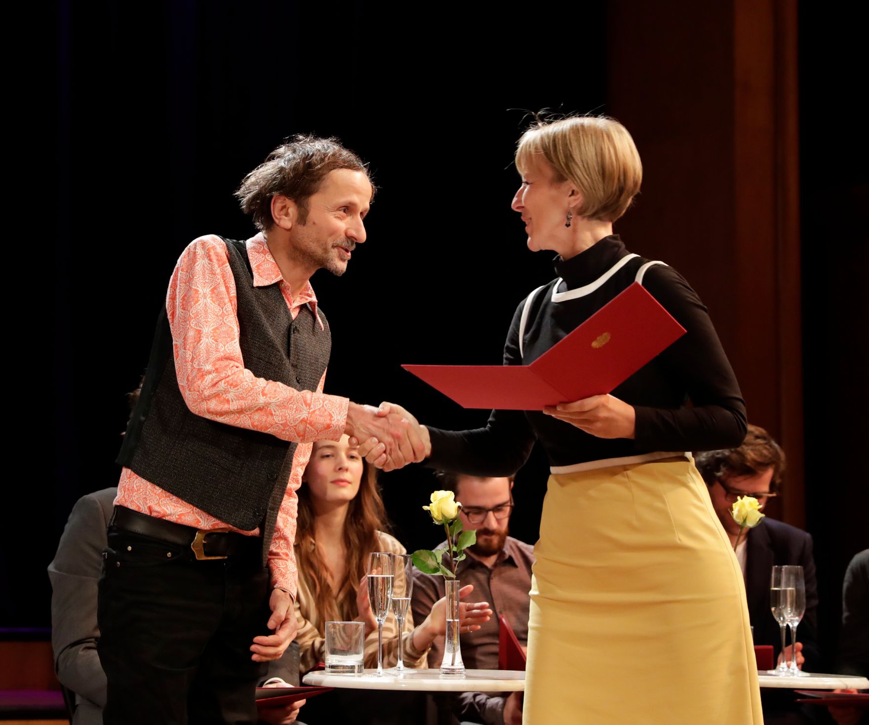 Am 1. Dezember 2016 fand die &Uuml;berreichung der outstanding artist awards 2016 im Radio Kulturhaus statt.