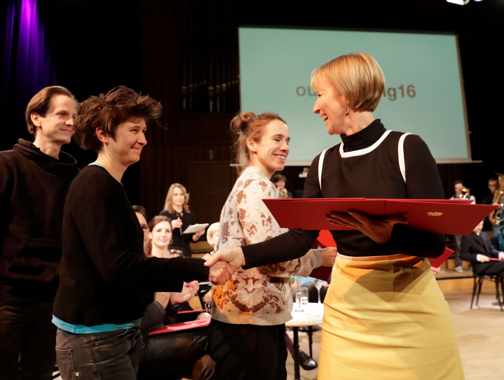 Am 1. Dezember 2016 fand die &Uuml;berreichung der outstanding artist awards 2016 im Radio Kulturhaus statt.