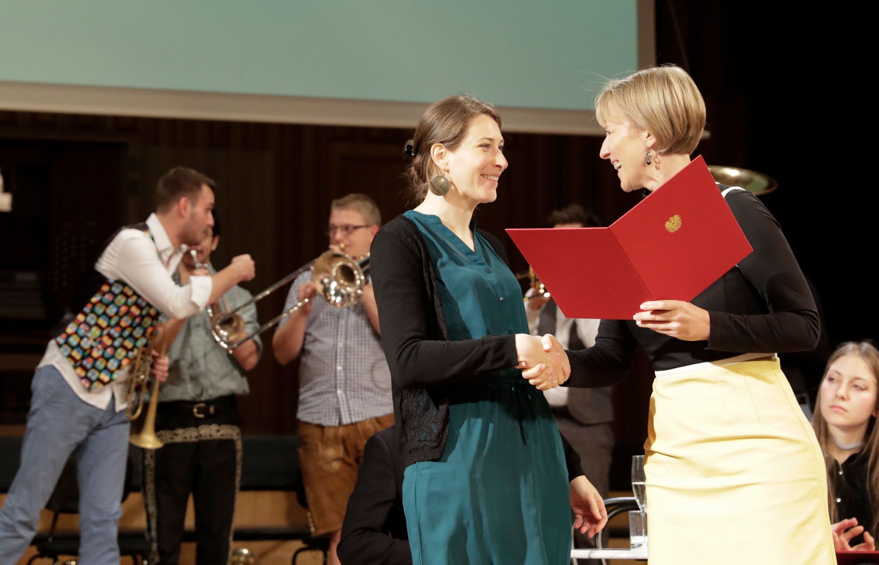 Am 1. Dezember 2016 fand die &Uuml;berreichung der outstanding artist awards 2016 im Radio Kulturhaus statt.