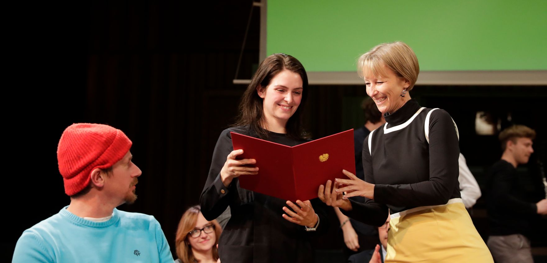 Am 1. Dezember 2016 fand die &Uuml;berreichung der outstanding artist awards 2016 im Radio Kulturhaus statt.