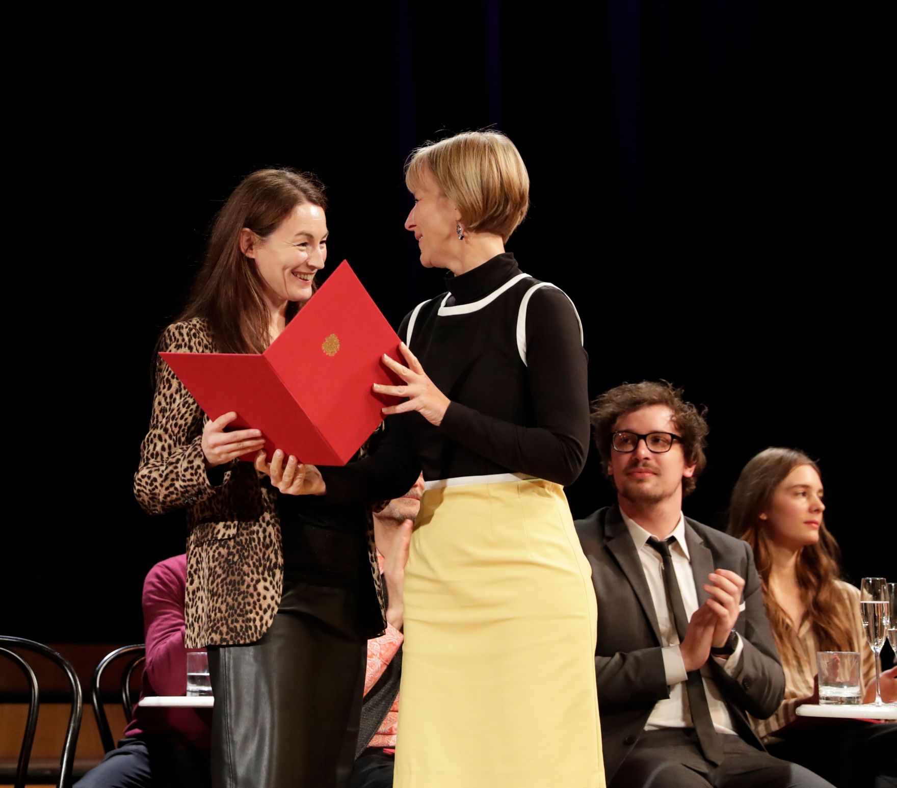 Am 1. Dezember 2016 fand die &Uuml;berreichung der outstanding artist awards 2016 im Radio Kulturhaus statt.