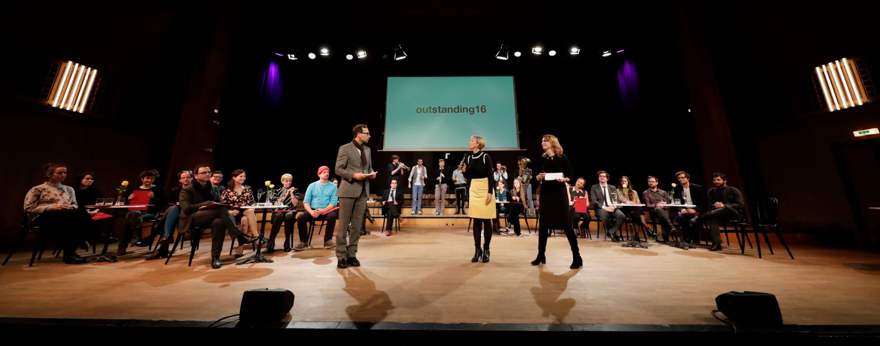 Am 1. Dezember 2016 fand die &Uuml;berreichung der outstanding artist awards 2016 im Radio Kulturhaus statt.