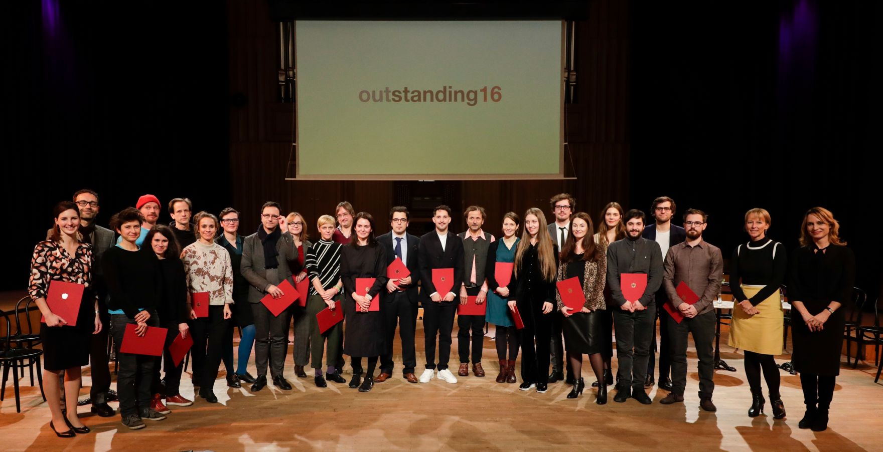 Am 1. Dezember 2016 fand die &Uuml;berreichung der outstanding artist awards 2016 im Radio Kulturhaus statt.