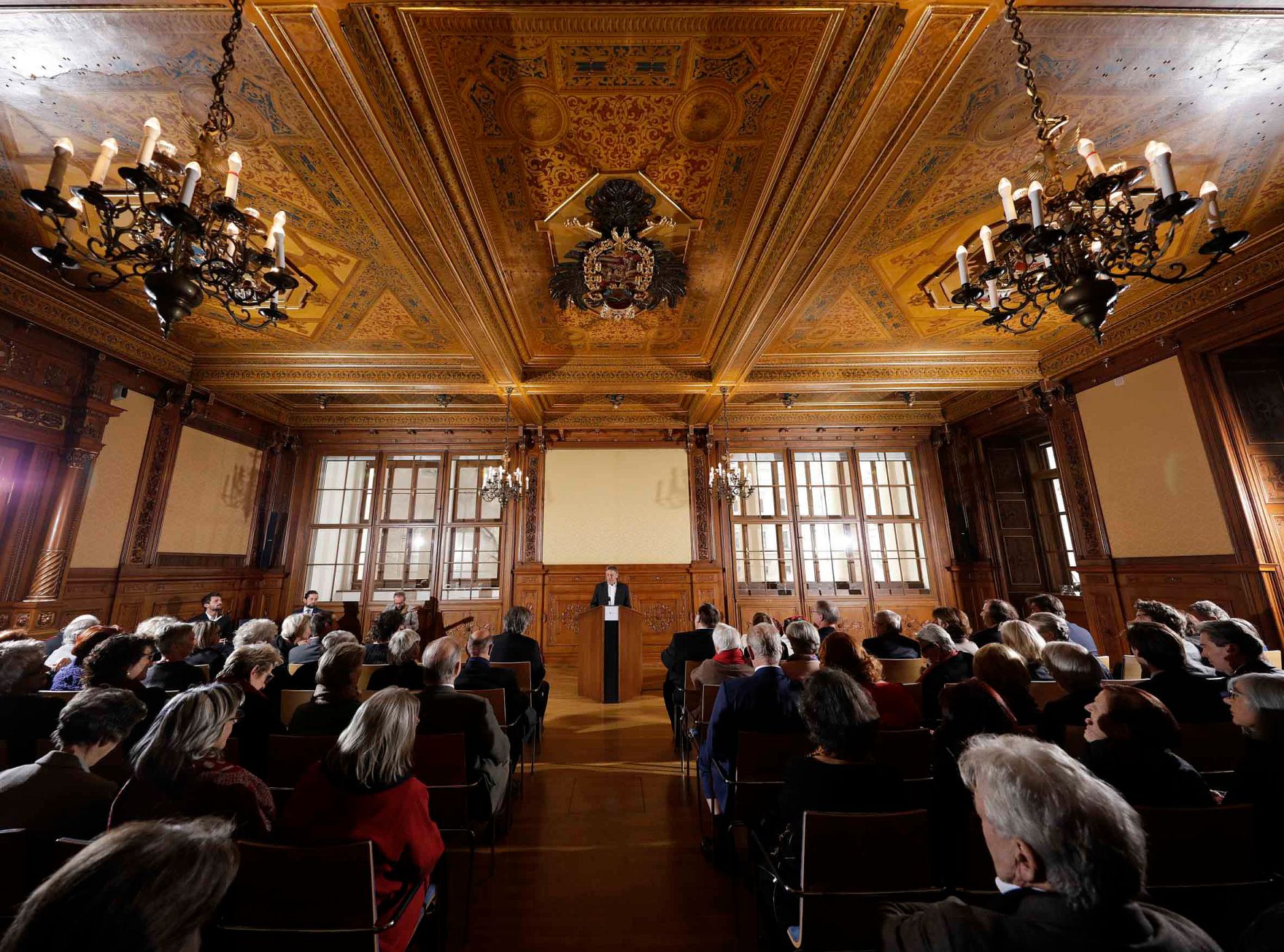 Am 5. Dezember 2016 &uuml;berreichte Ministerialrat Reinhold Hohengartner das Goldene Ehrenzeichen f&uuml;r Verdienste um die Republik &Ouml;sterreich an Ursi F&uuml;rtler und an Victoria Trauttmansdorff-Sprenger. Im Bild der Laudator Leander Kaiser.