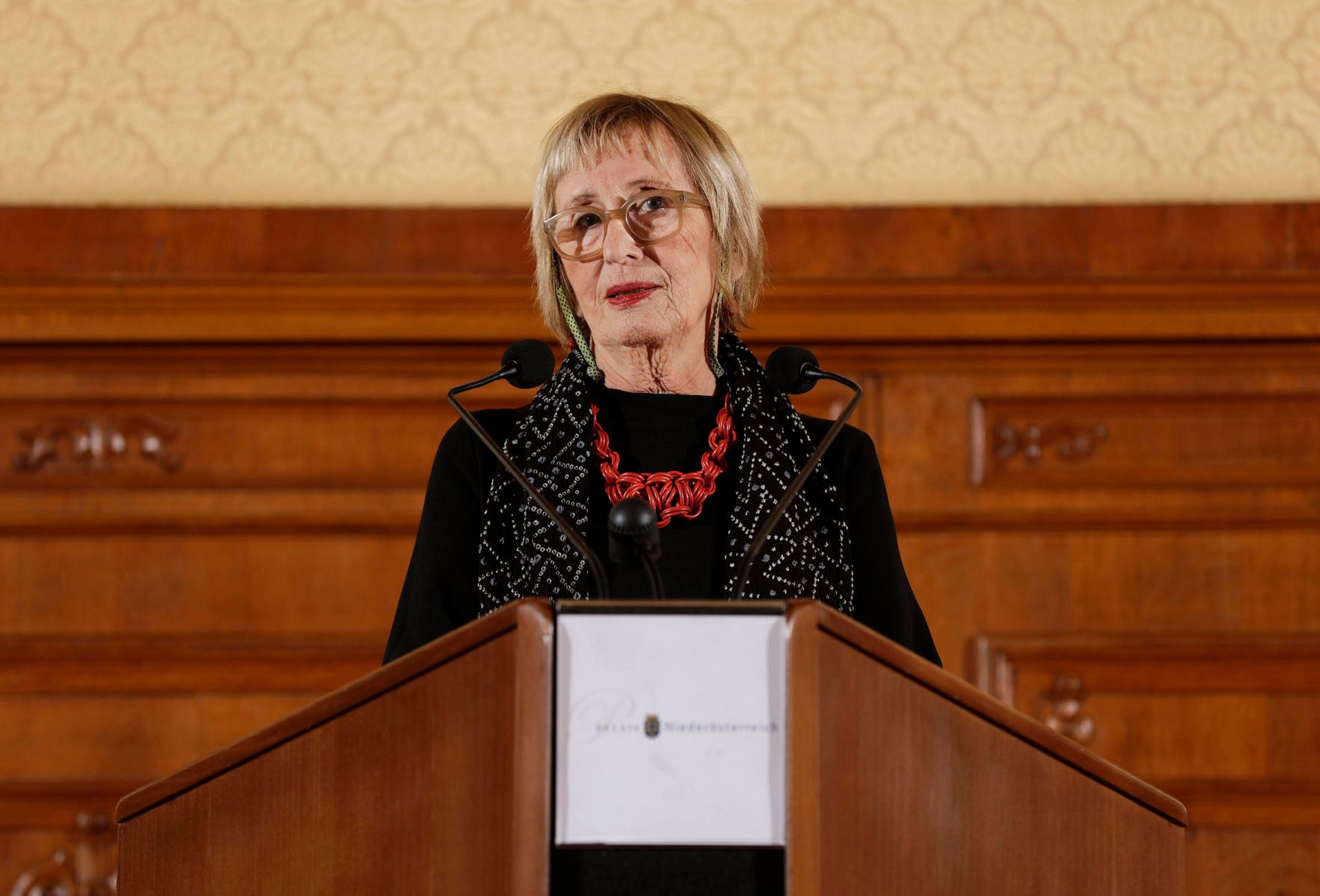 Am 5. Dezember 2016 &uuml;berreichte Ministerialrat Reinhold Hohengartner das Goldene Ehrenzeichen f&uuml;r Verdienste um die Republik &Ouml;sterreich an Ursi F&uuml;rtler (im Bild) und an Victoria Trauttmansdorff-Sprenger.