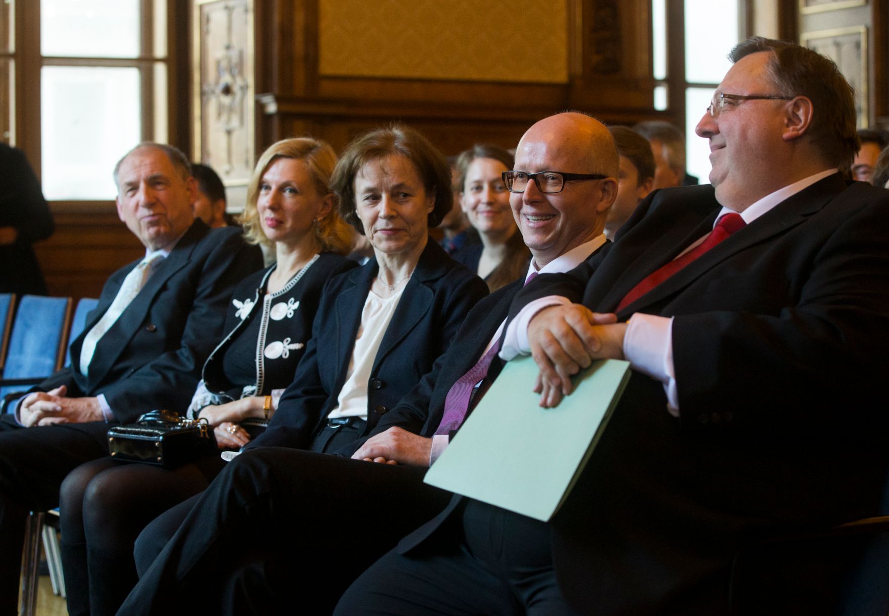 Am 12. Dezember 2016 &uuml;berreichte Ministerialrat Reinhold Hohengartner die Urkunden, mit denen Ferdinand Germadnik und Herbert Ziehensack der Berufstitel Professor verliehen wurde.