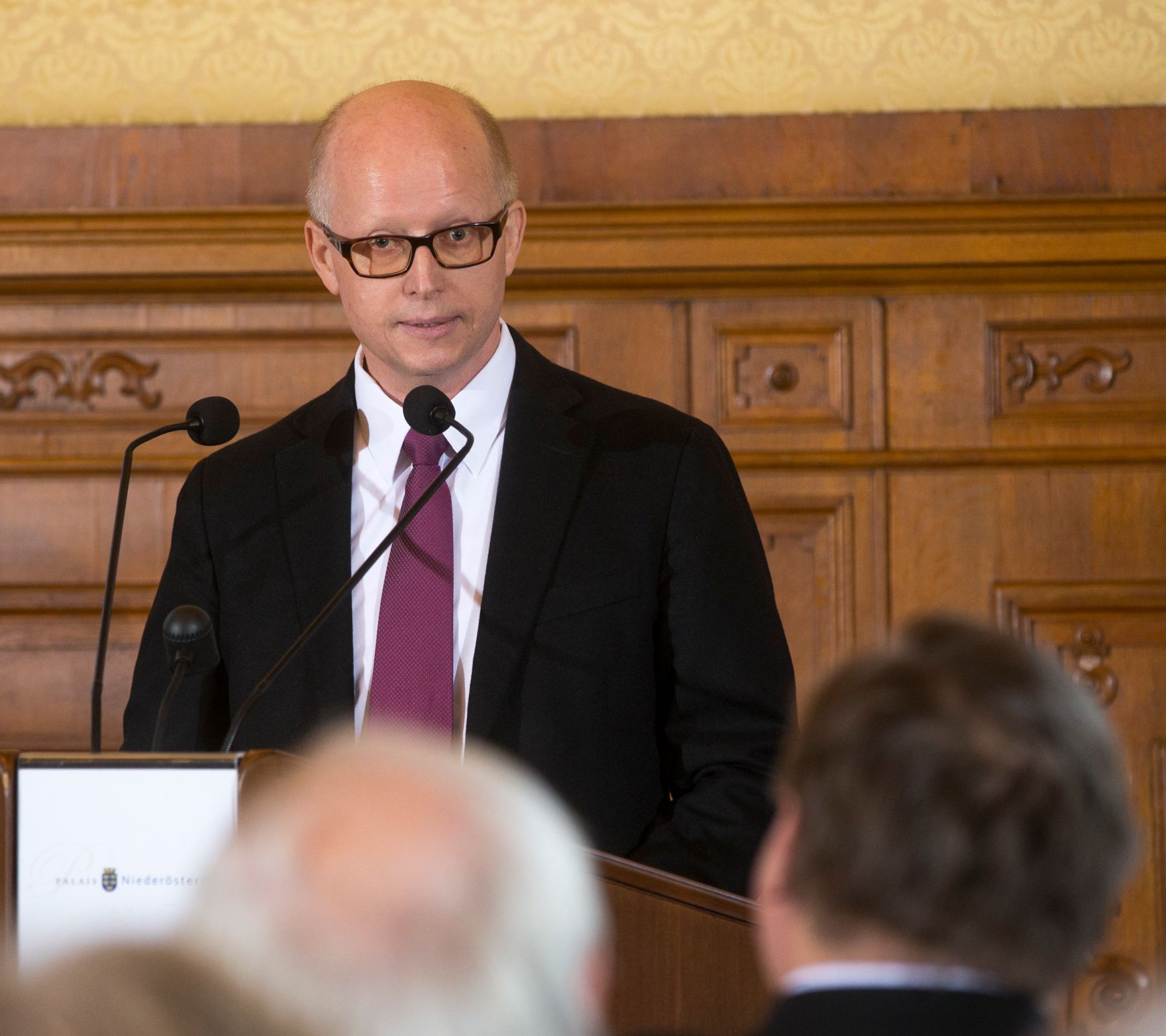 Am 12. Dezember 2016 &uuml;berreichte Ministerialrat Reinhold Hohengartner die Urkunden, mit denen Ferdinand Germadnik (im Bild) und Herbert Ziehensack der Berufstitel Professor verliehen wurde.