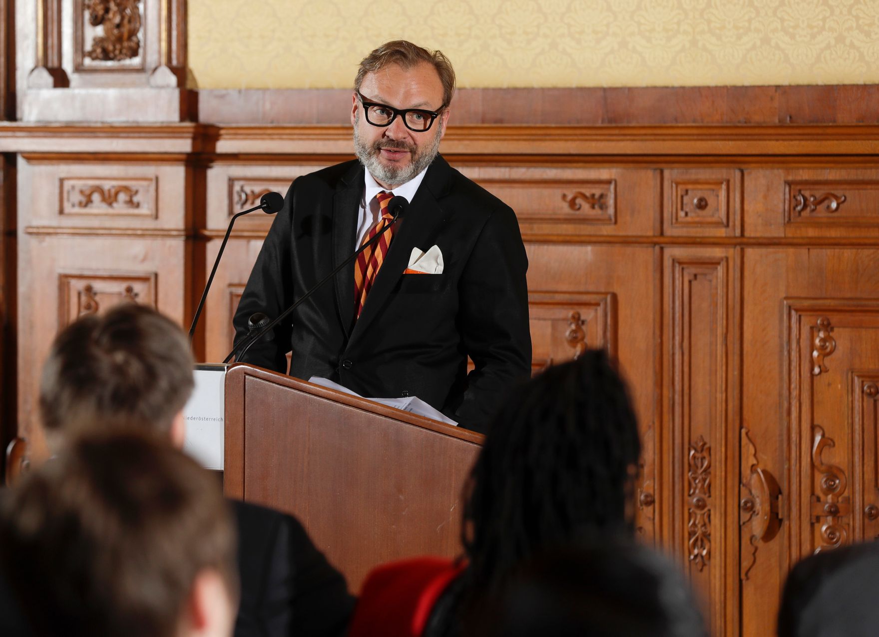 Am 19. April 2017 &uuml;berreichte Reinhold Hohengartner das &Ouml;sterreichische Ehrenkreuz f&uuml;r Wissenschaft und Kunst 1. Klasse an Helmuth A. Niederle. Im Bild der Laudator Christoph Lehner.