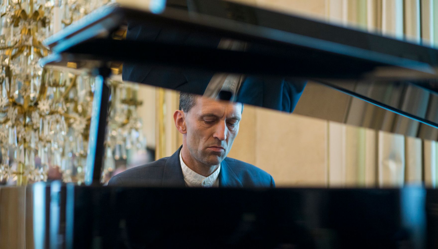 Am 4. Mai 2017 &uuml;berreichte Ministerialrat Oliver Henhapel das Gro&szlig;e Silberne Ehrenzeichen f&uuml;r Verdienste um die Republik &Ouml;sterreich an Konsistorialrat Bruno Hubl, Abt des Benediktinerstiftes Admont.