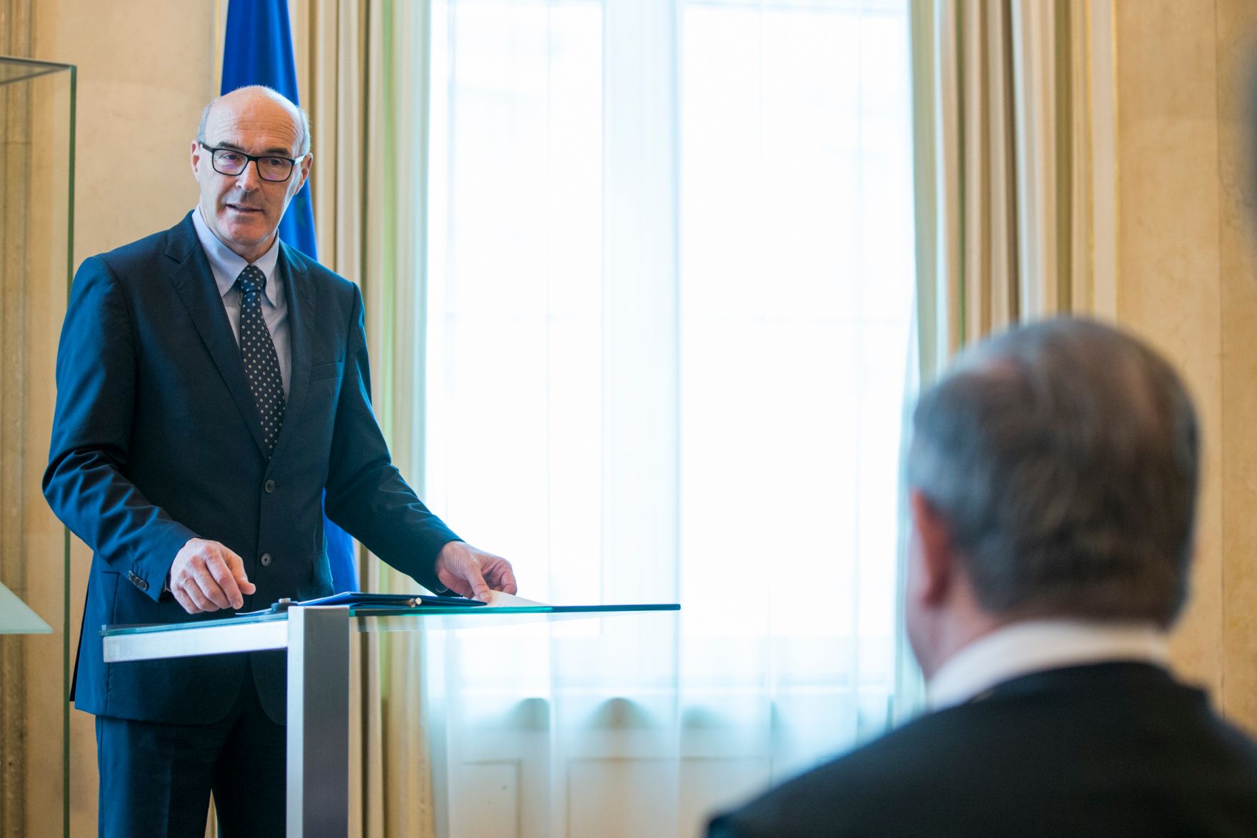 Am 4. Mai 2017 &uuml;berreichte Ministerialrat Oliver Henhapel das Gro&szlig;e Silberne Ehrenzeichen f&uuml;r Verdienste um die Republik &Ouml;sterreich an Konsistorialrat Bruno Hubl, Abt des Benediktinerstiftes Admont. Im Bild der Laudator Helmuth Neuner.