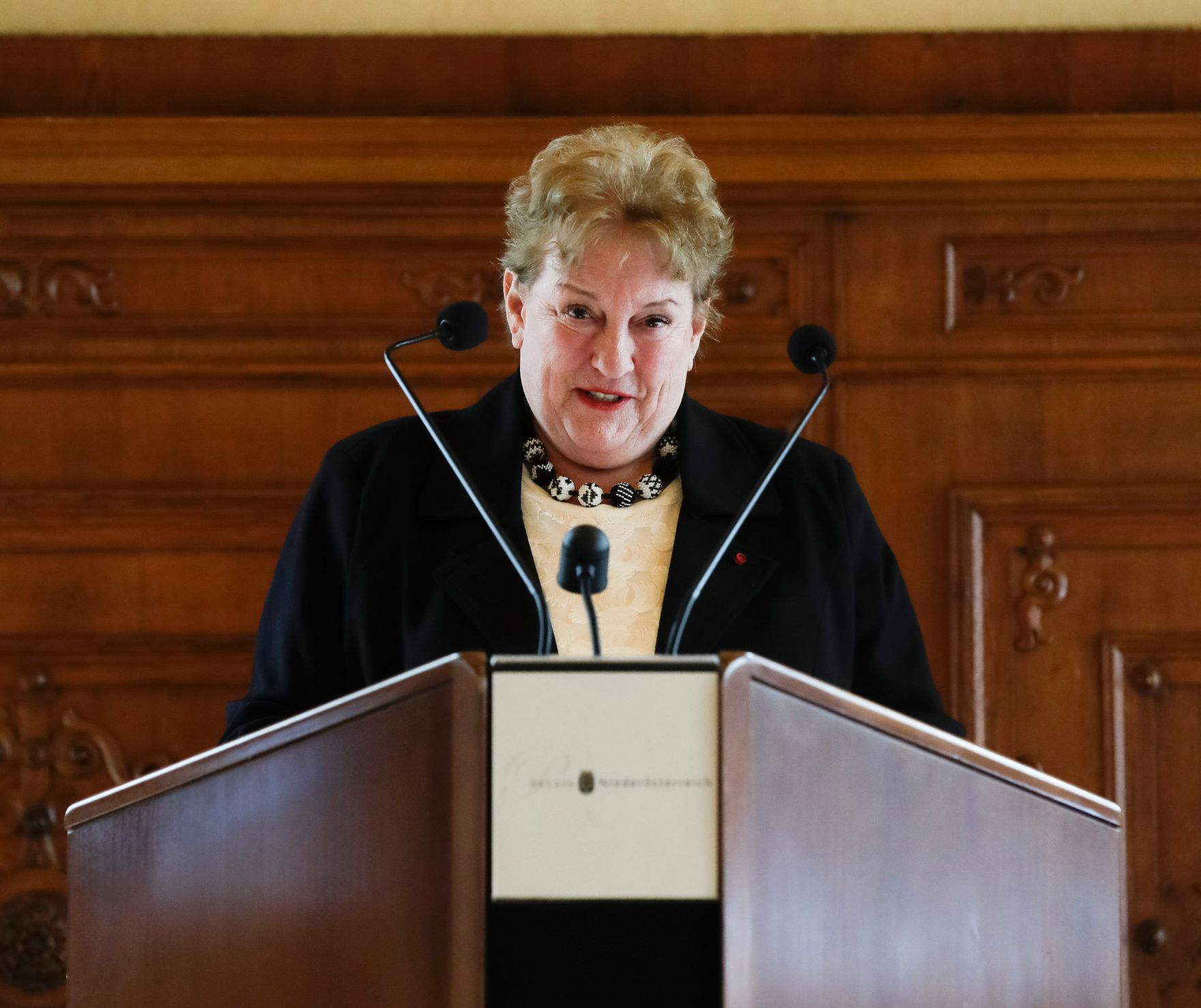 Am 8. Mai 2017 &uuml;berreichte Reinhold Hohengartner (im Bild) das &Ouml;sterreichische Ehrenkreuz f&uuml;r Wissenschaft und Kunst an Dorit Zorn-St&auml;ttner (im Bild).