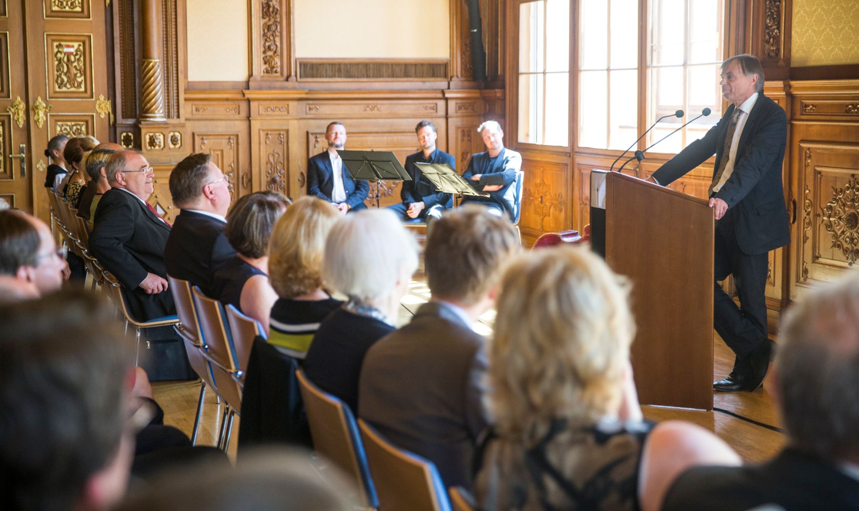 Am 29. Mai 2017 &uuml;berreichte Reinhold Hohengartner die Urkunde, mit der Gerhard Jelinek der Berufstitel Professor verliehen wurde.