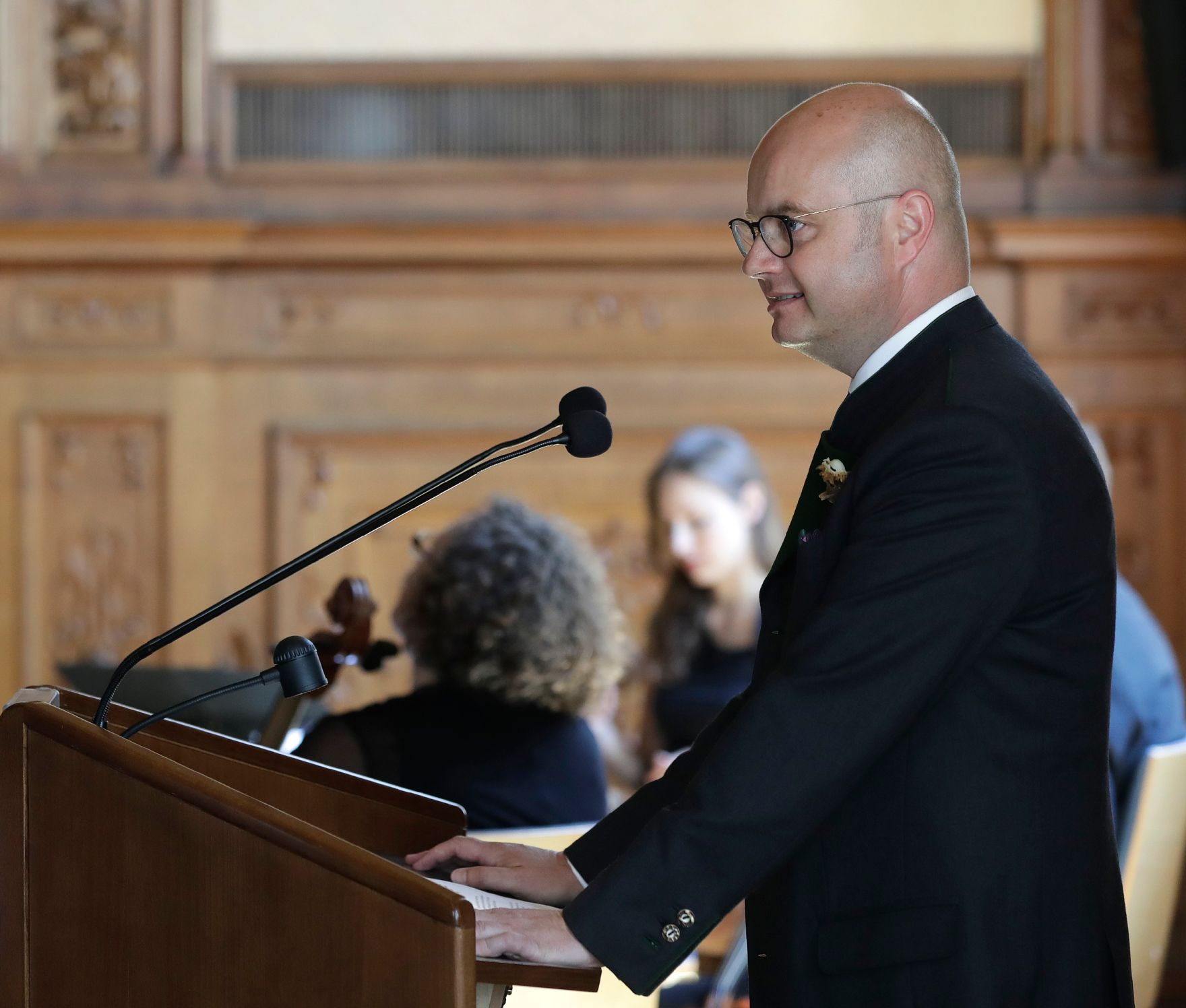 Am 14. Juni 2017 &uuml;berreichte Reinhold Hohengartner die Urkunde, mit der Erik Franz Joseph Eybl der Berufstitel Professor verliehen wurde. Im Bild Laudator Wolfgang Rosner.