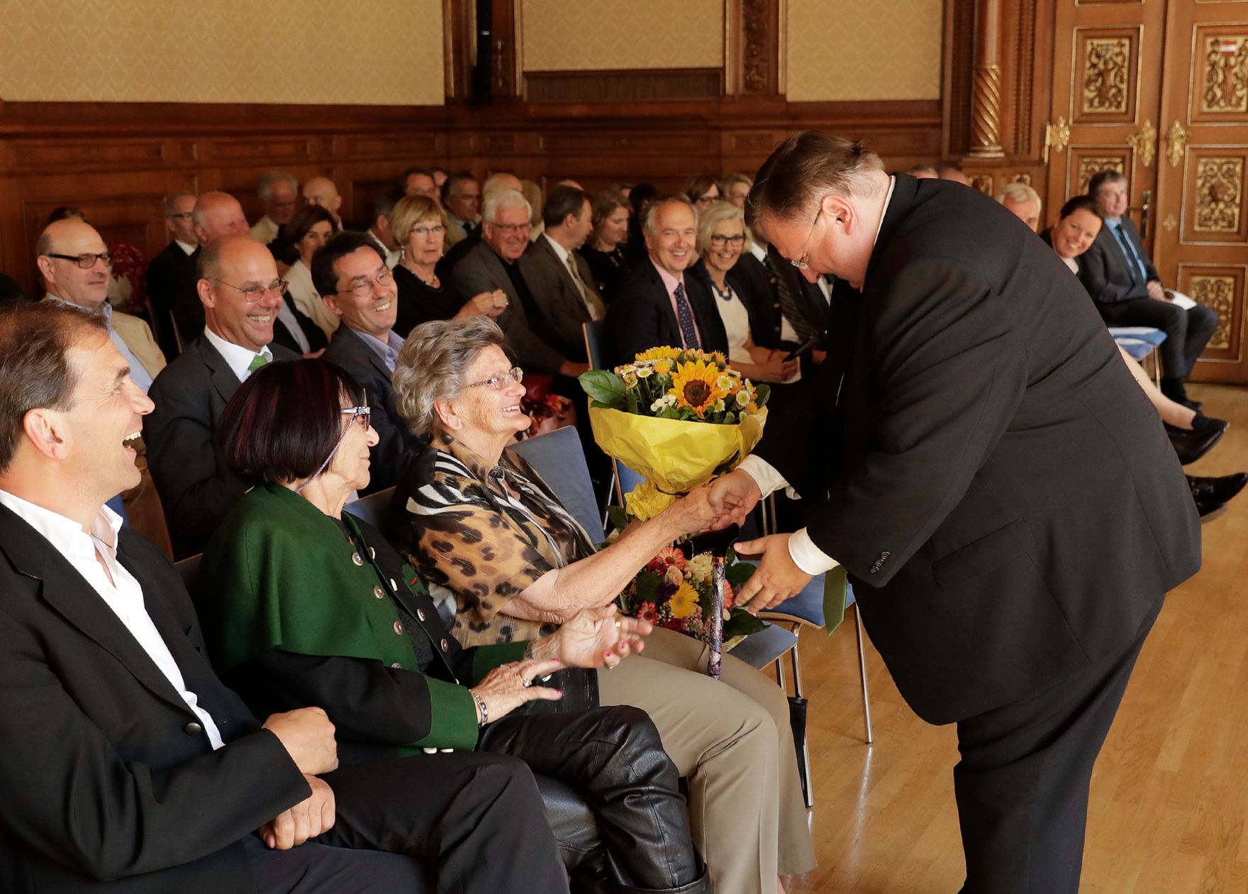 Am 14. Juni 2017 &uuml;berreichte Reinhold Hohengartner die Urkunde, mit der Erik Franz Joseph Eybl der Berufstitel Professor verliehen wurde.