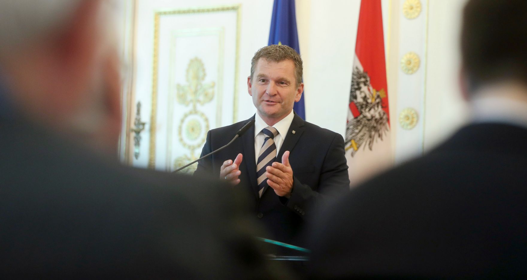 Am 14. Juni 2017 &uuml;berreichte Ministerialrat Oliver Henhapel das Gro&szlig;e Silberne Ehrenzeichen f&uuml;r Verdienste um die Republik &Ouml;sterreich an Konsistorialrat Karl R&uuml;hringer. Im Bild der Laudator Norbert Kapeller.