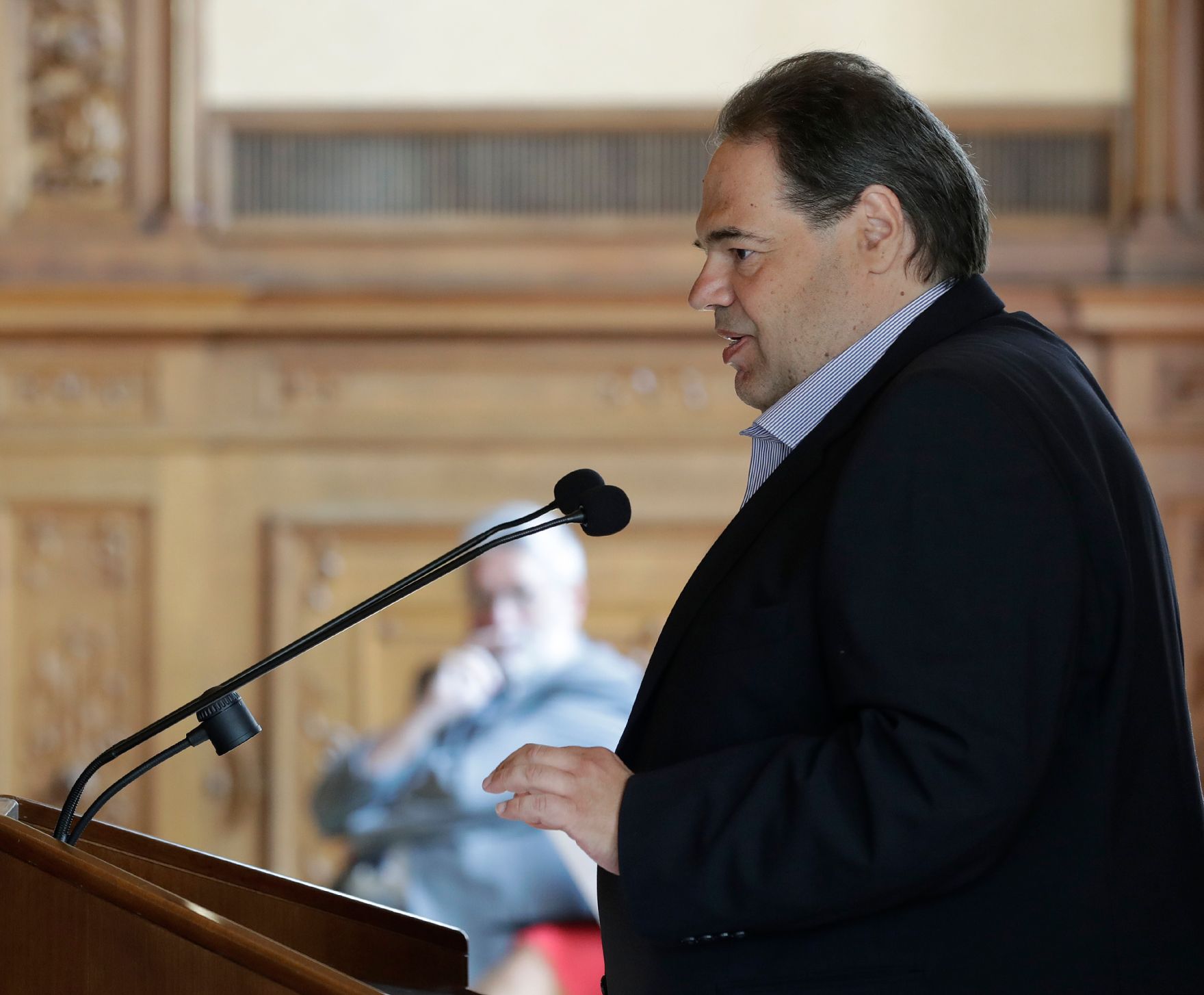 Am 21. Juni 2017 &uuml;berreichte Reinhold Hohengartner die Urkunde, mit der Ingrid Nagl-Schramm der Berufstitel Professorin verliehen wurde. Im Bild Laudator Edwin Baumgartner.