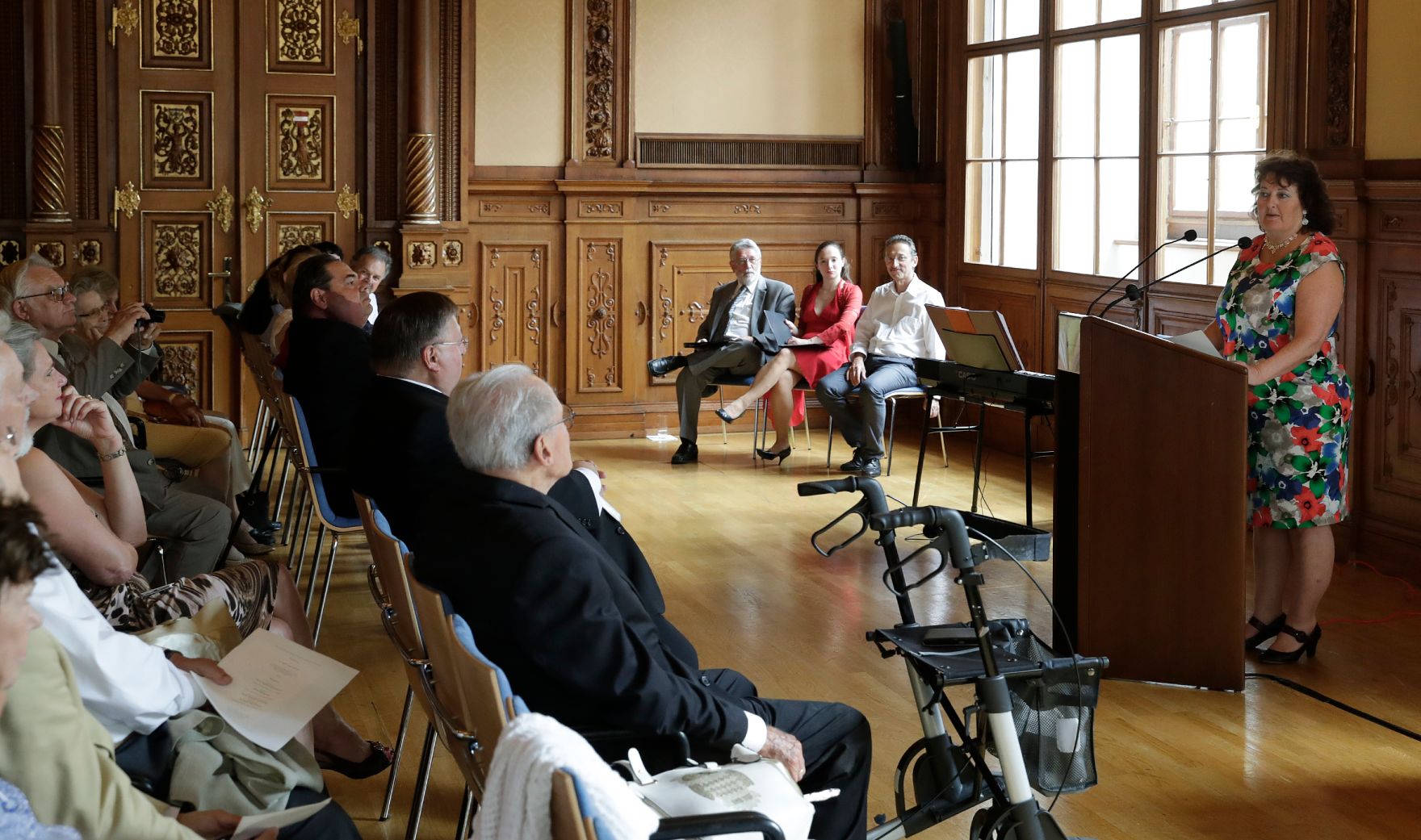 Am 21. Juni 2017 &uuml;berreichte Reinhold Hohengartner die Urkunde, mit der Ingrid Nagl-Schramm der Berufstitel Professorin verliehen wurde.