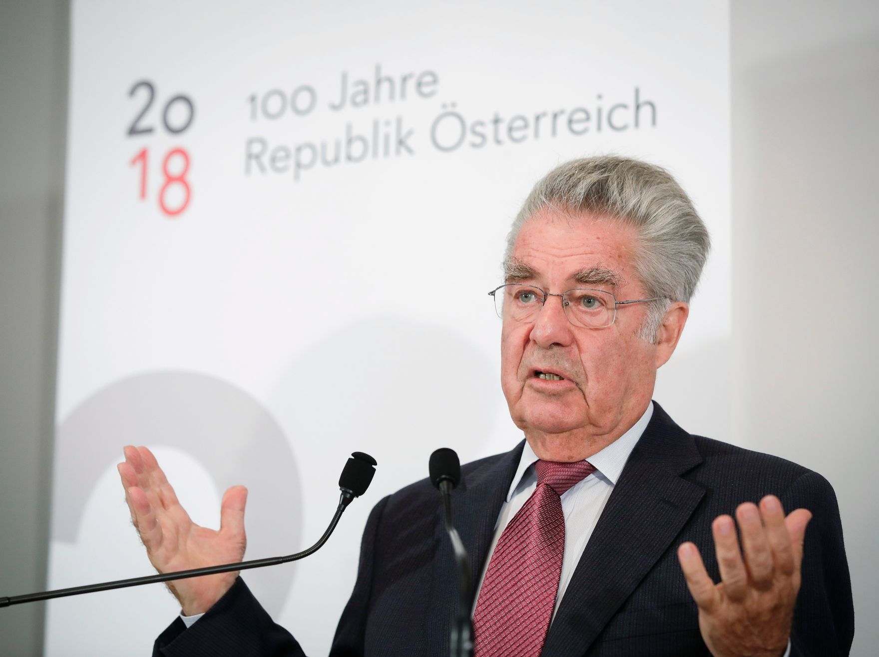 Am 5. September 2017 gab Bundespr&auml;sident a.D. Heinz Fischer (im Bild) gemeinsam mit der Direktorin des Hauses der Geschichte &Ouml;sterreichs Monika Sommer-Sieghart eine Pressekonferenz zum Gedenk- und Erinnerungsjahr 2018 - 100 Jahre Republik &Ouml;sterreich.