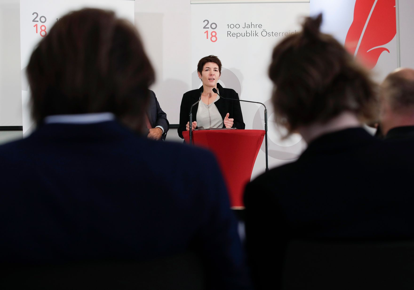 Am 5. September 2017 gab Bundespr&auml;sident a.D. Heinz Fischer gemeinsam mit der Direktorin des Hauses der Geschichte &Ouml;sterreichs Monika Sommer-Sieghart (im Bild) eine Pressekonferenz zum Gedenk- und Erinnerungsjahr 2018 - 100 Jahre Republik &Ouml;sterreich.