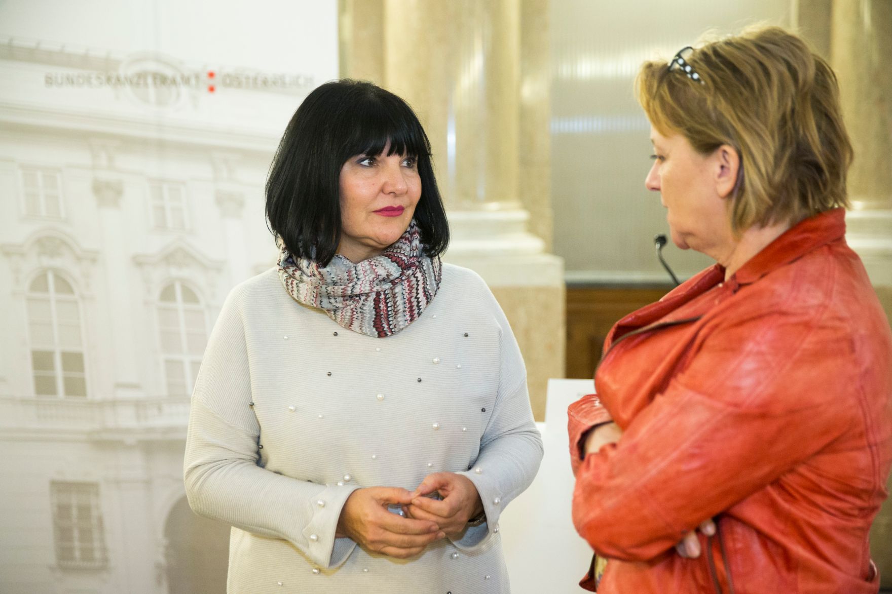 Am 13. November 2017 fand die Veranstaltung "Gender Pay Gap: Fakten, Handlungen, Ergebnisse" statt. Im Bild Sektionschefin Angelika Flatz (l.) und Ursula Rosenbichler (r.), Leiterin der Abteilung III/9 des Bundeskanzleramtes.
