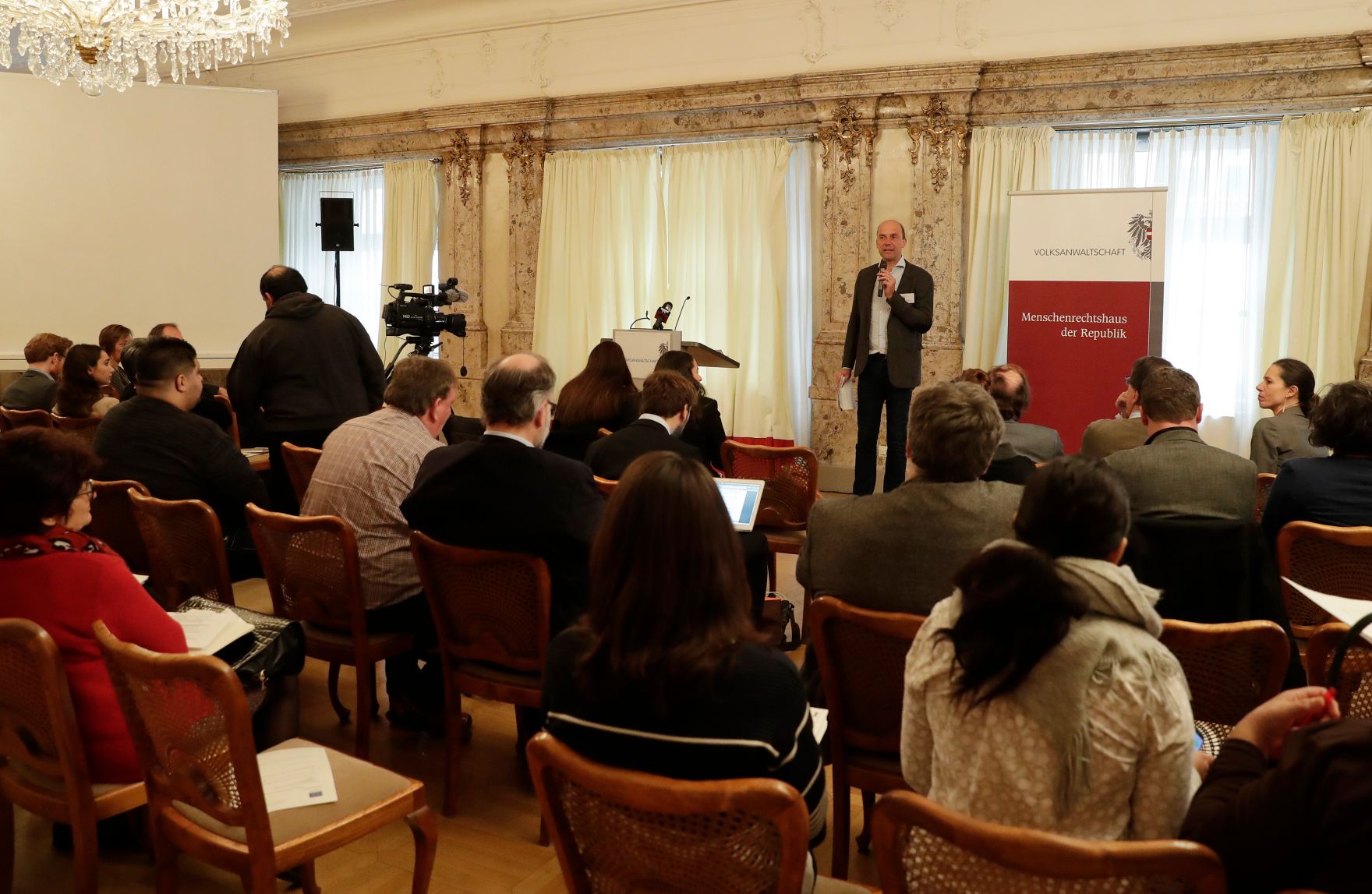 Am 24. November 2017 fand die 20. Roma Dialogplattform des Bundeskanzleramts zum Thema &quot;Au&szlig;erschulische Jugendarbeit&quot; statt.