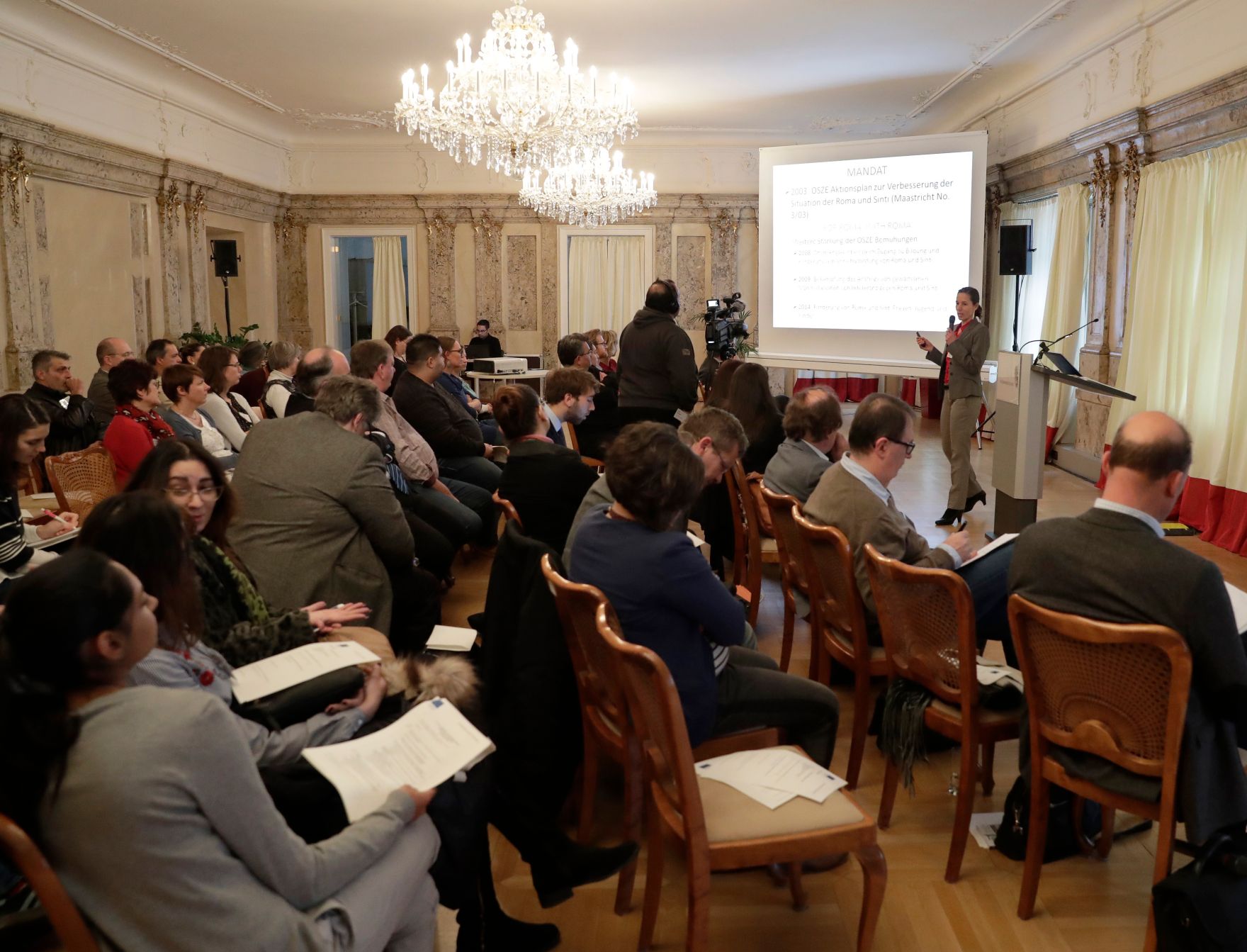 Am 24. November 2017 fand die 20. Roma Dialogplattform des Bundeskanzleramts zum Thema &quot;Au&szlig;erschulische Jugendarbeit&quot; statt.