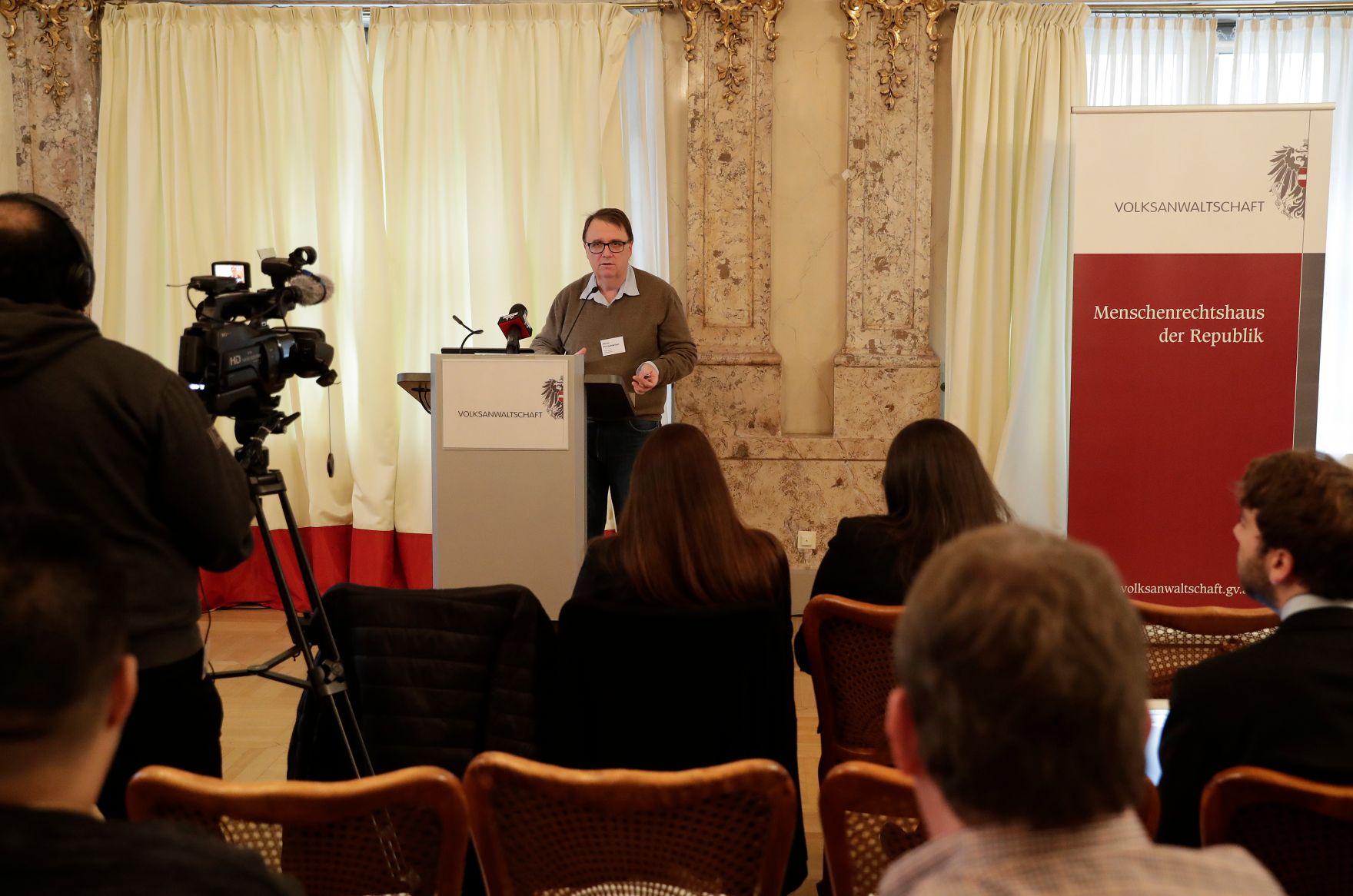 Am 24. November 2017 fand die 20. Roma Dialogplattform des Bundeskanzleramts zum Thema &quot;Au&szlig;erschulische Jugendarbeit&quot; statt.