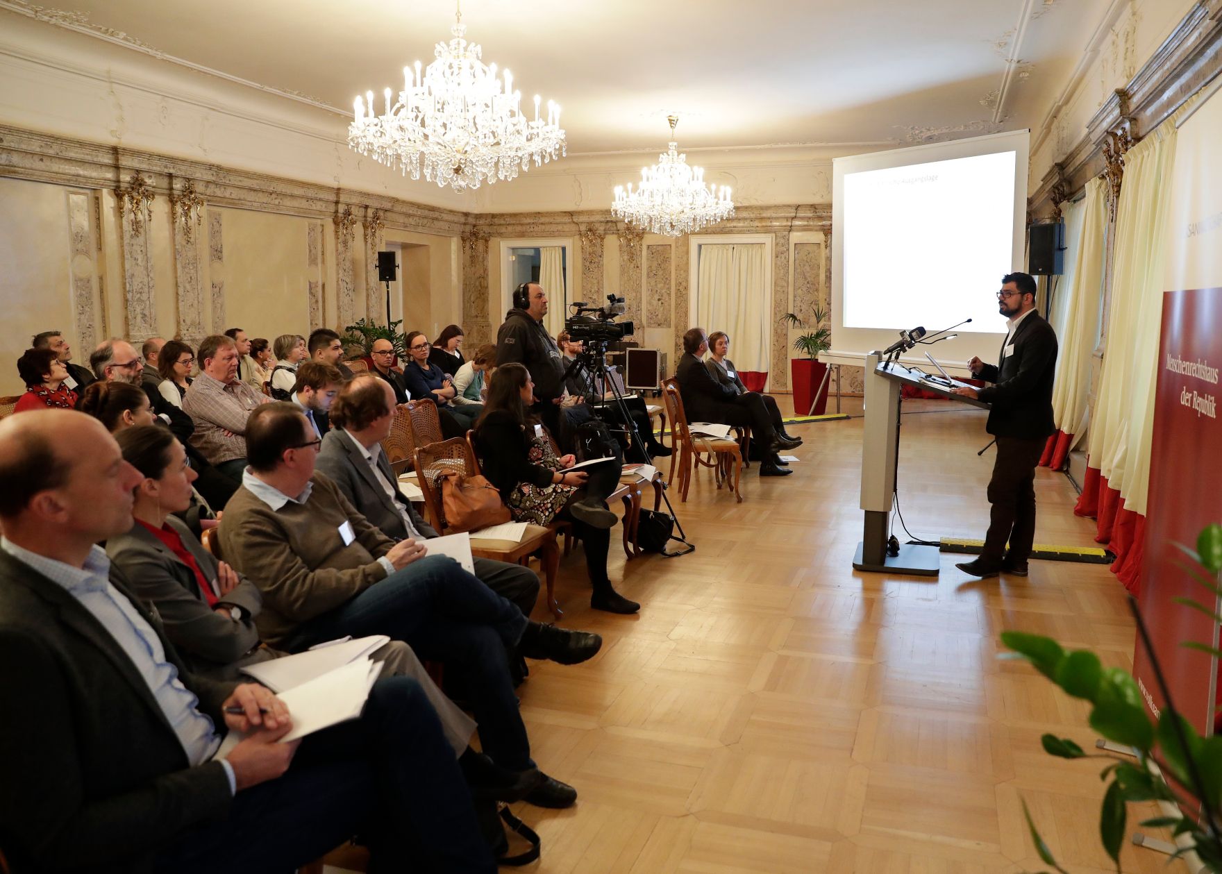 Am 24. November 2017 fand die 20. Roma Dialogplattform des Bundeskanzleramts zum Thema &quot;Au&szlig;erschulische Jugendarbeit&quot; statt.