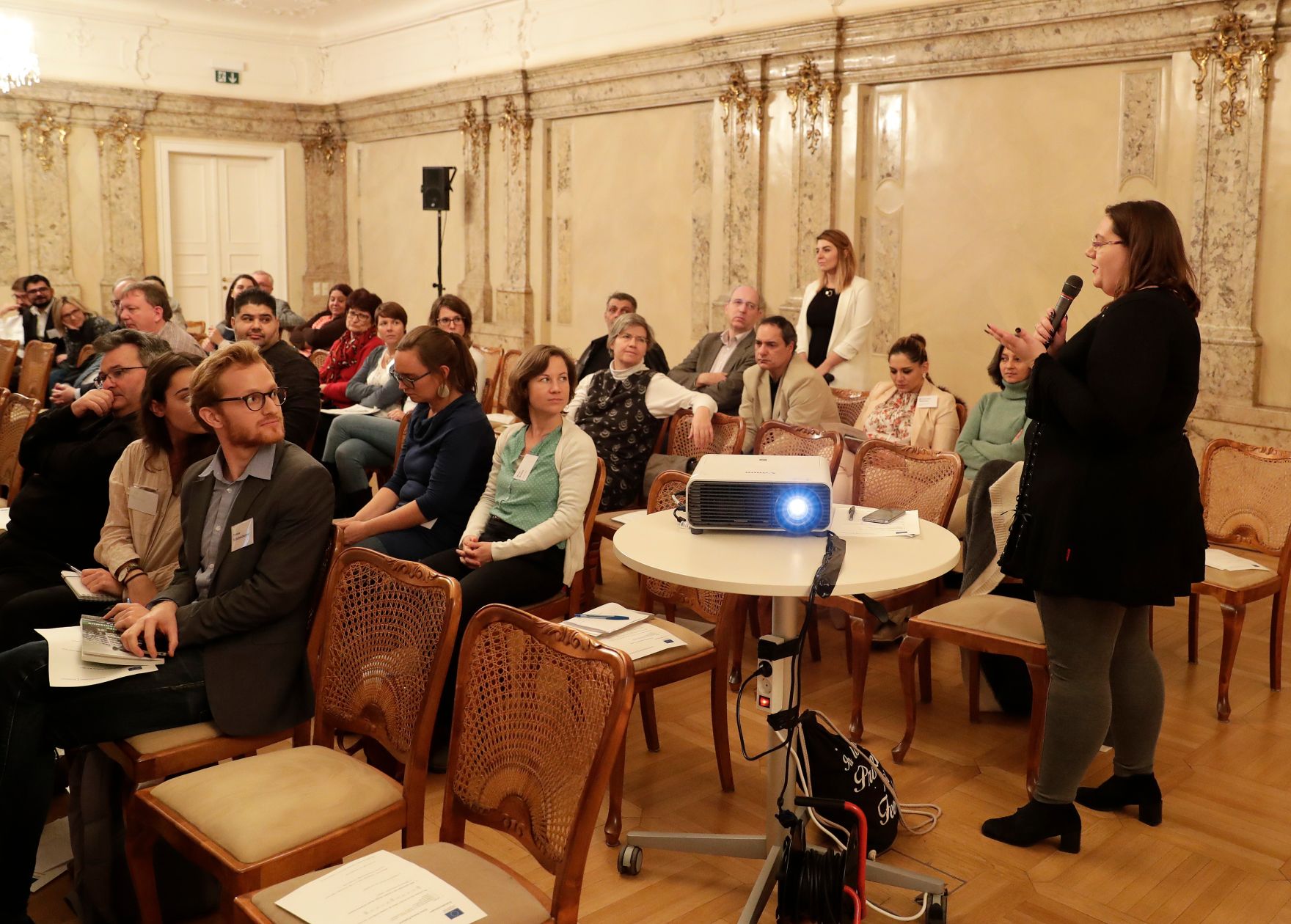 Am 24. November 2017 fand die 20. Roma Dialogplattform des Bundeskanzleramts zum Thema &quot;Au&szlig;erschulische Jugendarbeit&quot; statt.