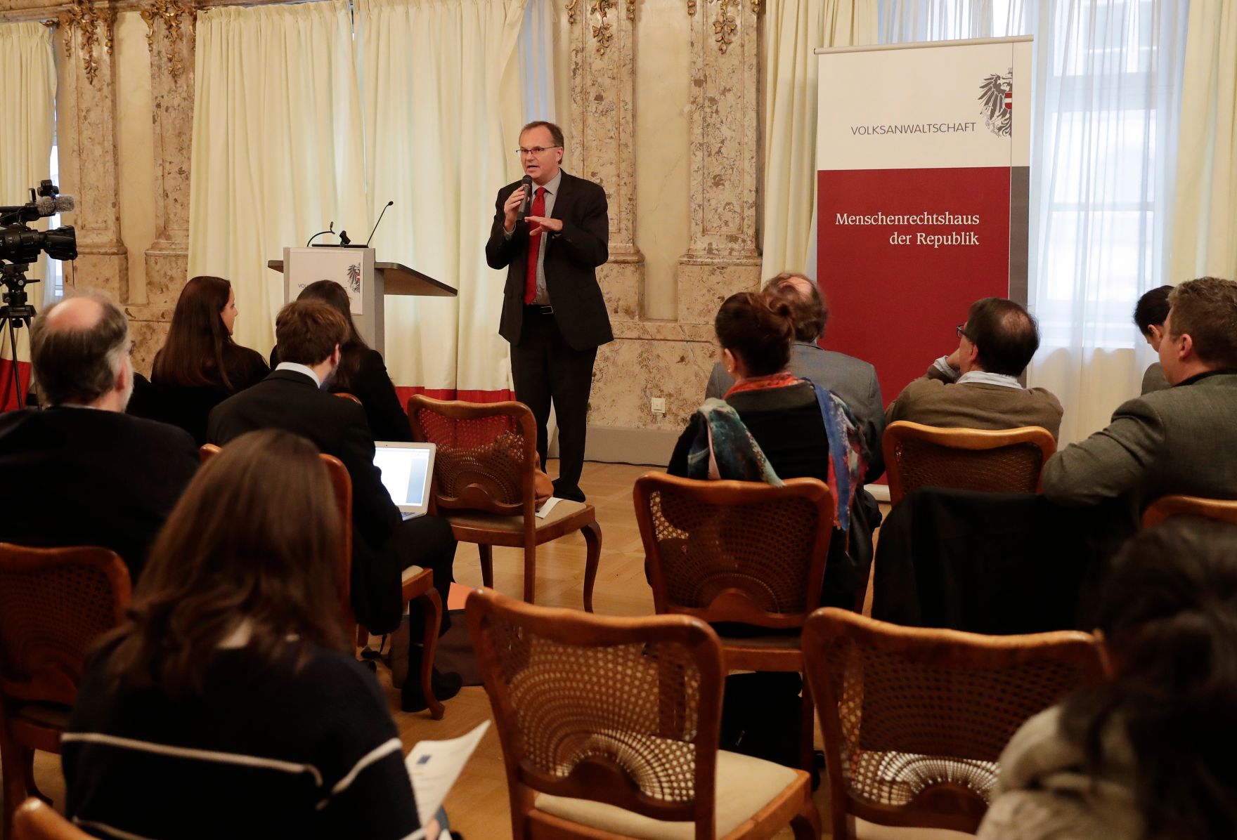 Am 24. November 2017 fand die 20. Roma Dialogplattform des Bundeskanzleramts zum Thema &quot;Au&szlig;erschulische Jugendarbeit&quot; statt.