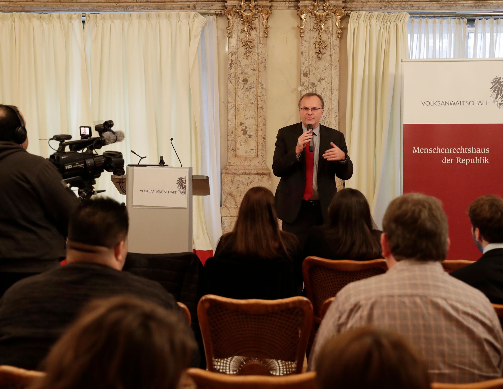 Am 24. November 2017 fand die 20. Roma Dialogplattform des Bundeskanzleramts zum Thema &quot;Au&szlig;erschulische Jugendarbeit&quot; statt.