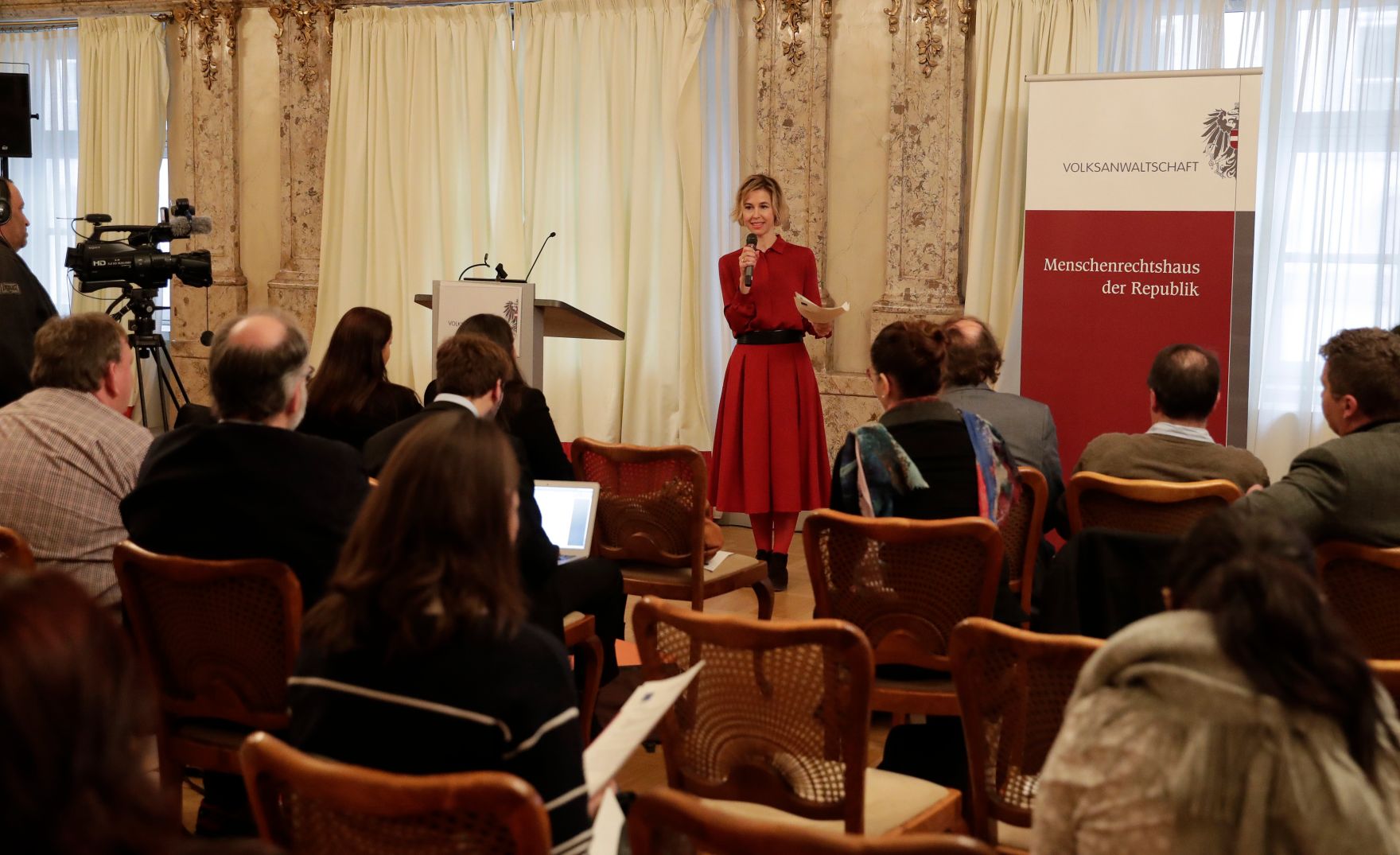 Am 24. November 2017 fand die 20. Roma Dialogplattform des Bundeskanzleramts zum Thema &quot;Au&szlig;erschulische Jugendarbeit&quot; statt.