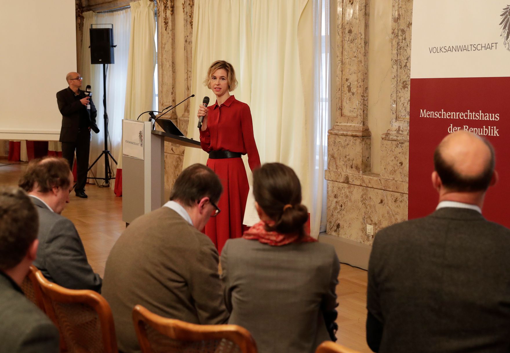 Am 24. November 2017 fand die 20. Roma Dialogplattform des Bundeskanzleramts zum Thema &quot;Au&szlig;erschulische Jugendarbeit&quot; statt.