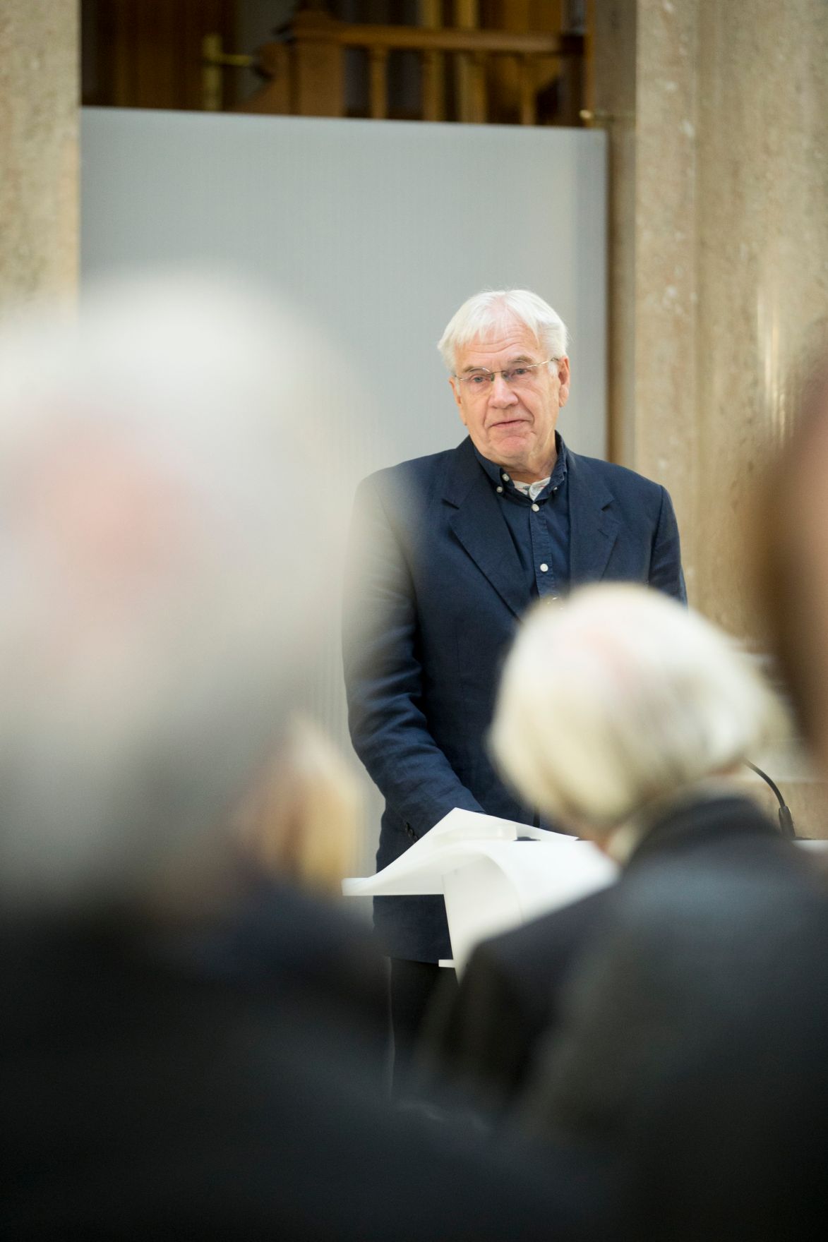 Am 5. Dezember 2017 &uuml;berreichte Sektionschef J&uuml;rgen Meindl das &Ouml;sterreichische Ehrenkreuz f&uuml;r Wissenschaft und Kunst I. Klasse an Ernst Kovacic. Im Bild Laudator Wilfried Unger.