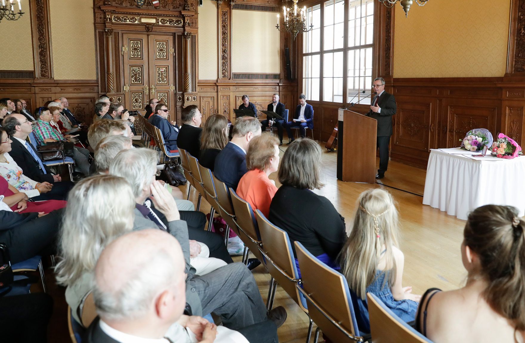 Am 3. Juli 2018 wurden die Urkunde &uuml;ber die Verleihung des Berufstitels Professorin an Brigitte Neichl und das &Ouml;sterreichische Ehrenkreuz f&uuml;r Wissenschaft und Kunst an Josef Stargl &uuml;berreicht. Im Bild der Laudator Alfred Mansfeld.
