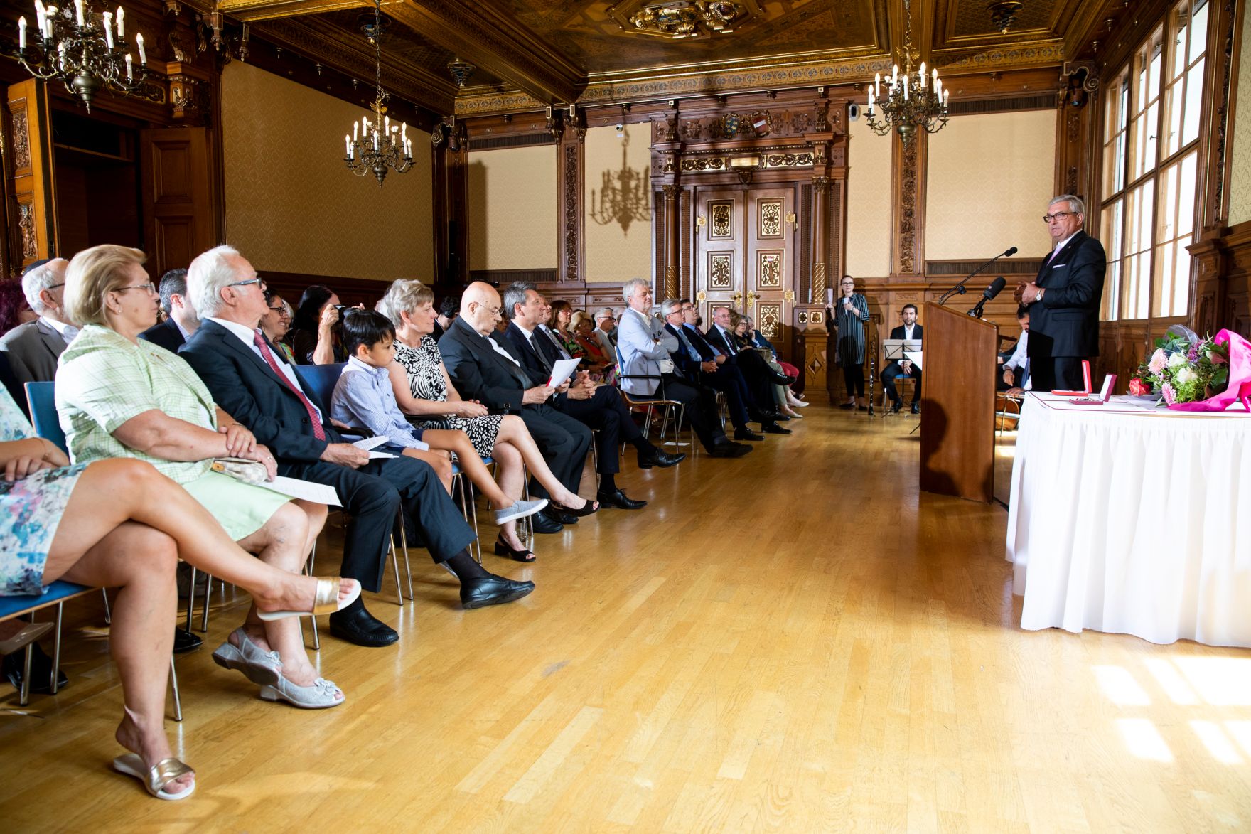 Am 4. Juli 2018 wurden das Goldene Ehrenzeichen f&uuml;r Verdienste um die Republik &Ouml;sterreich an Karl Pfeiffer und das &Ouml;sterreichische Ehrenkreuz f&uuml;r Wissenschaft und Kunst I. Klasse an Franz Oswald &uuml;berreicht. Im Bild der Laudator Alfred Riedl.