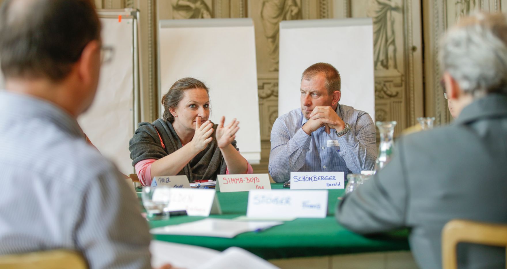 Am 4. September 2018 fand eine Veranstaltung zum Thema &quot;Gesundheits(not)versorgung nach einem Blackout&quot; statt. Im Bild Leiterin Ilse Simma-Boyd (l.) und Harald Sch&ouml;nberger (r.).